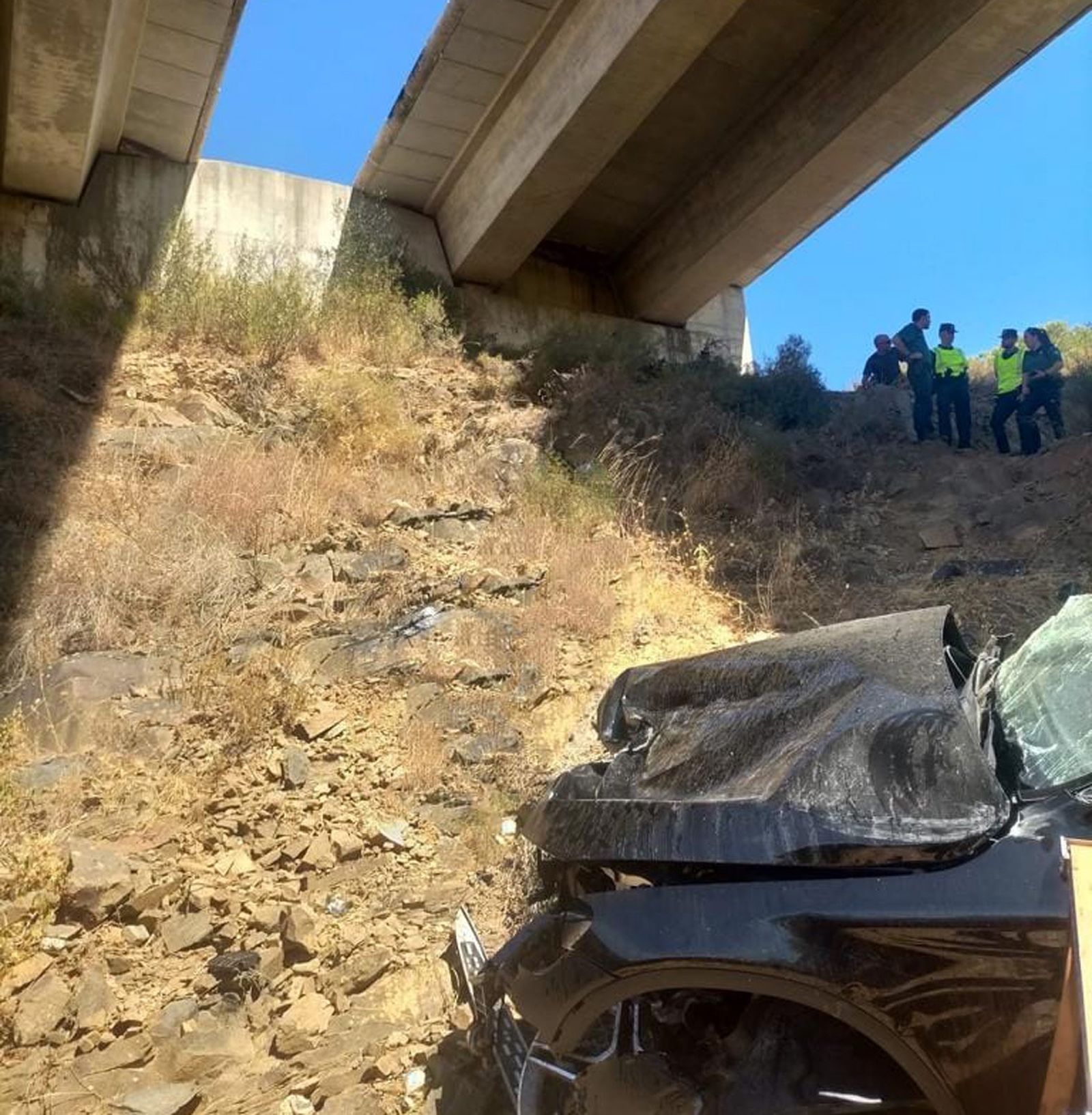 Los equipos de emergencias tuvieron que emplearse a fondo en el rescate