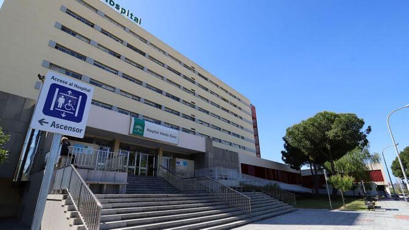 Entrada del Hospital Infanta Elena. Entrada del Hospital Infanta Elena.