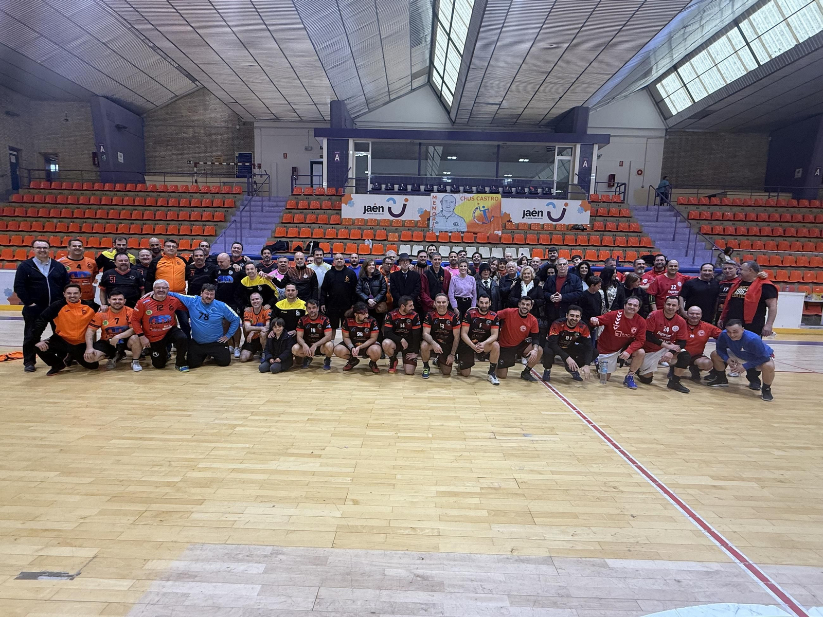 Foto de familia de los cuatro equipos participantes.