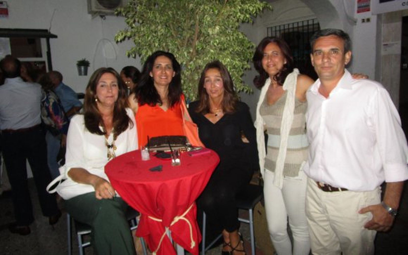 Tere Alva, Rosario Joly Paomino y María Jesús Joly Martínez de Salazar, Pilar Alva y Rafael del Cuvillo.

Foto: Ignacio Casas de Ciria