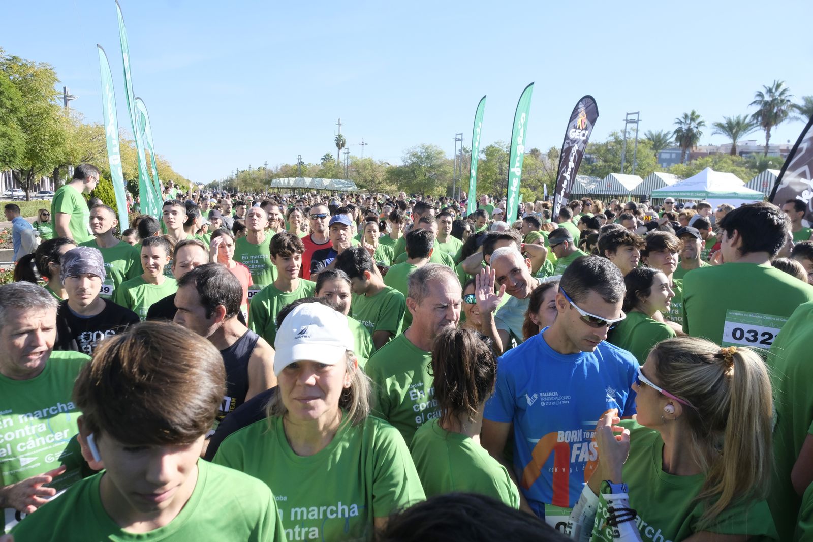 La Carrera por la Vida de la Asociación Española contra el Cáncer en Córdoba, en fotografías