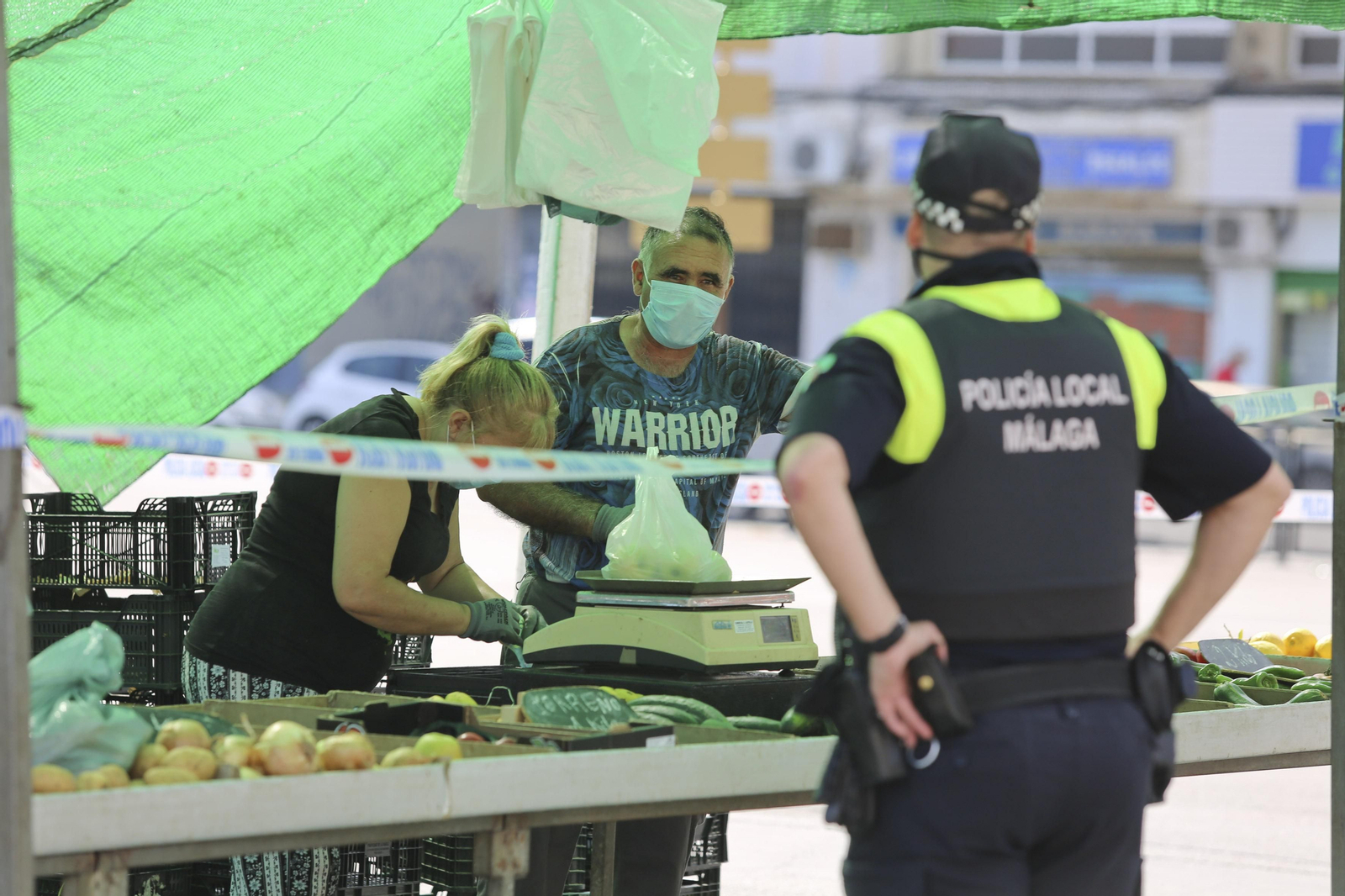 Las fotos del mercadillo de Huelin, en Málaga, en su primer día de desescalada