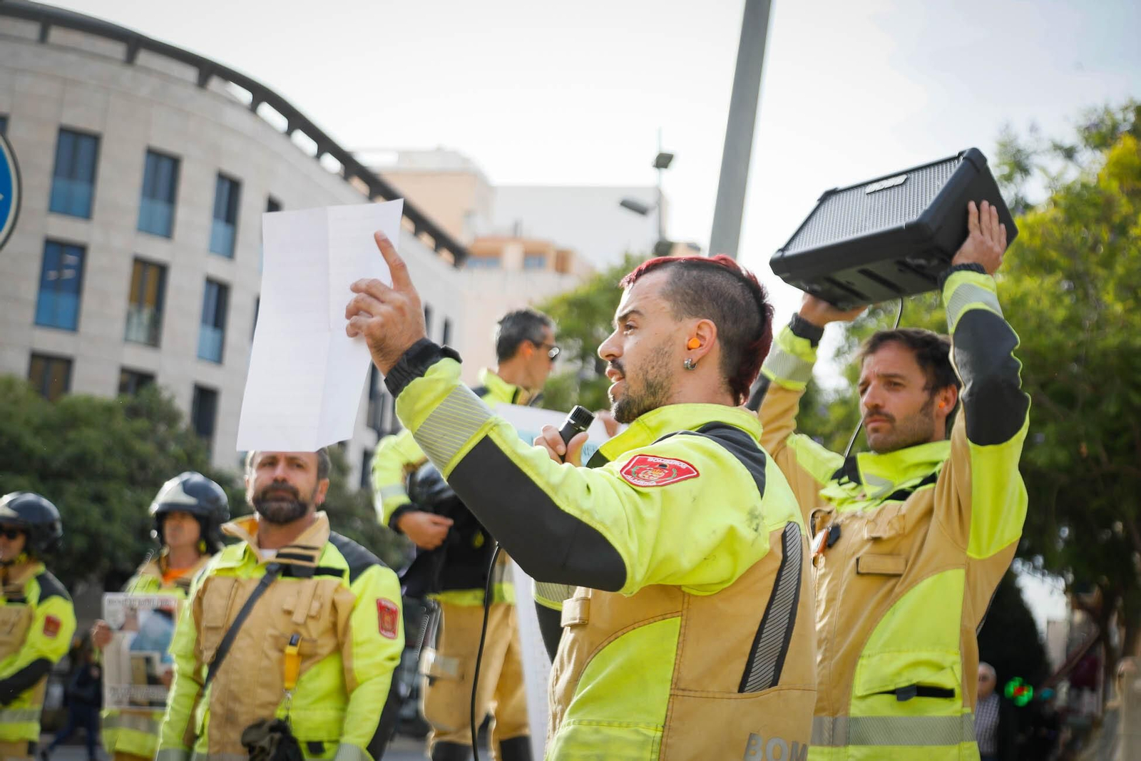Imágenes de la manifestación de bomberos en Almería