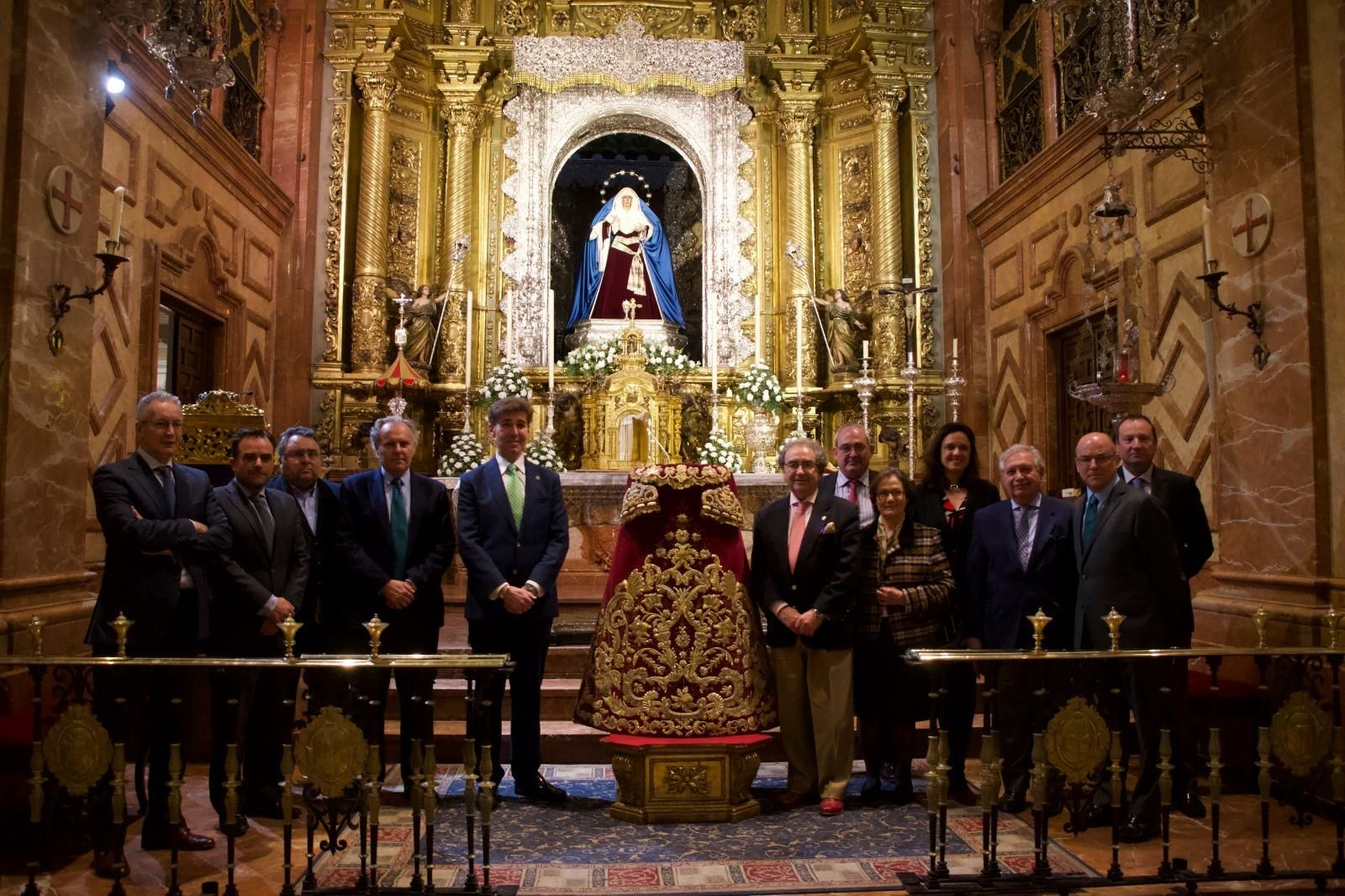 La Hermandad de la Macarena restaura la saya de los cuernos de la abundacia