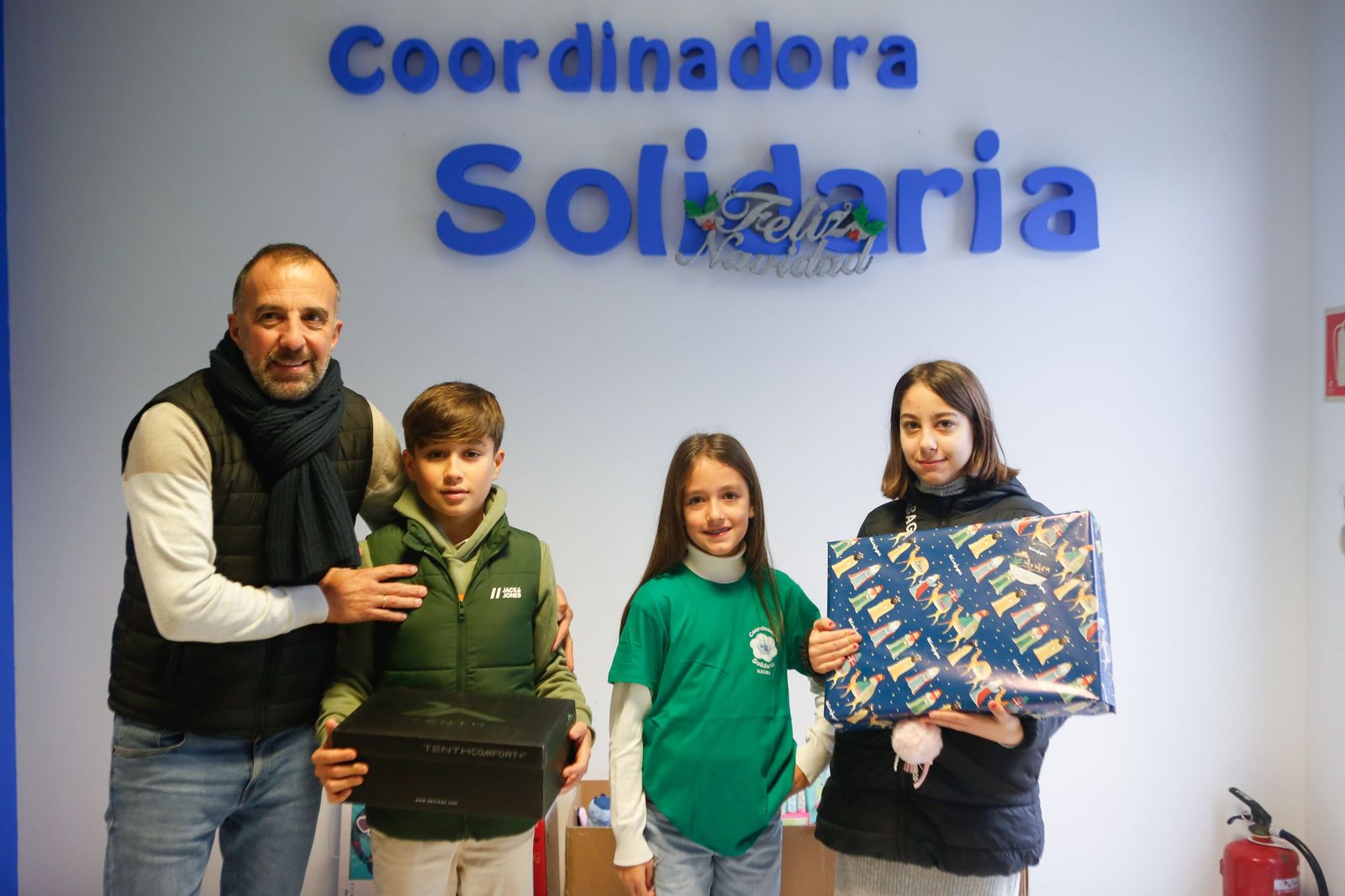 Fotos del reparto de juguetes de la Coordinadora Solidaria del Puerto de Algeciras