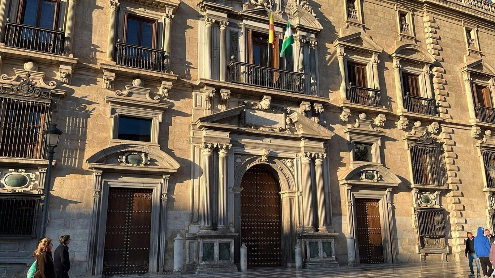 El TSJA confirma la condena de dos años de cárcel a un matrimonio por estafar a su tía enferma. El TSJA confirma la condena de dos años de cárcel a un matrimonio por estafar a su tía enferma.