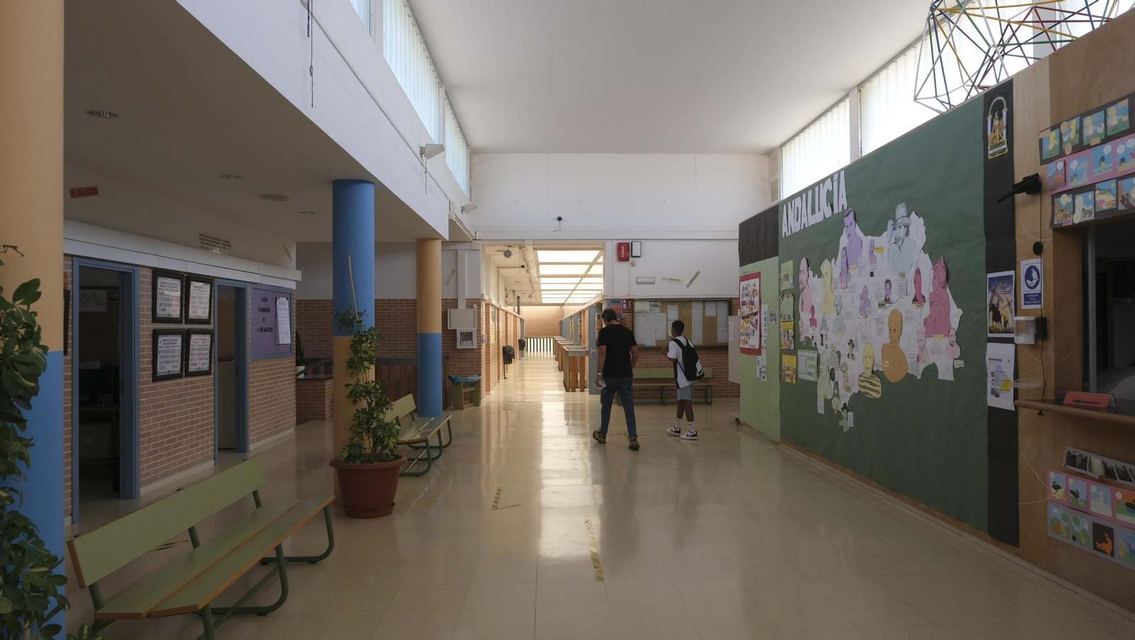 Imágenes del comienzo del nuevo curso de Secundaria en el IES Aurantia de Benahadux