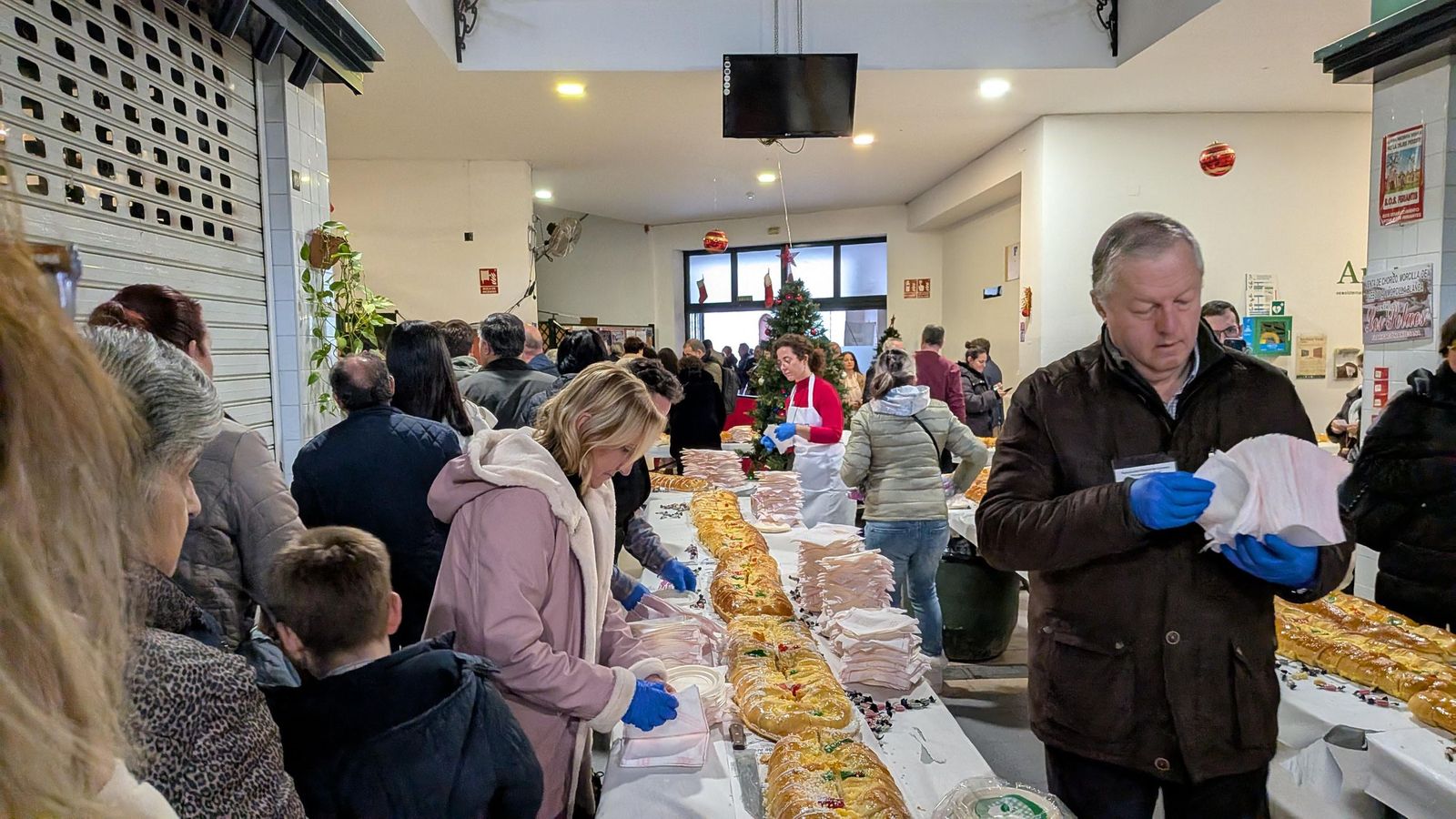 Degustación del roscón de reyes gigante en Lucena