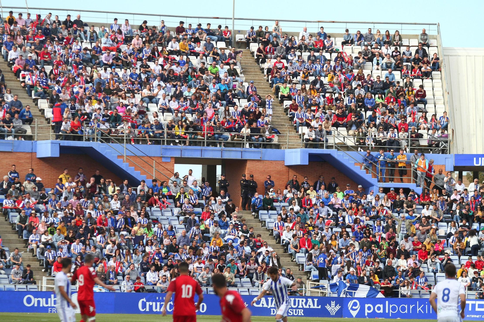 Ambientazo en las gradas del Recreativo de Huelva y el San Fernando