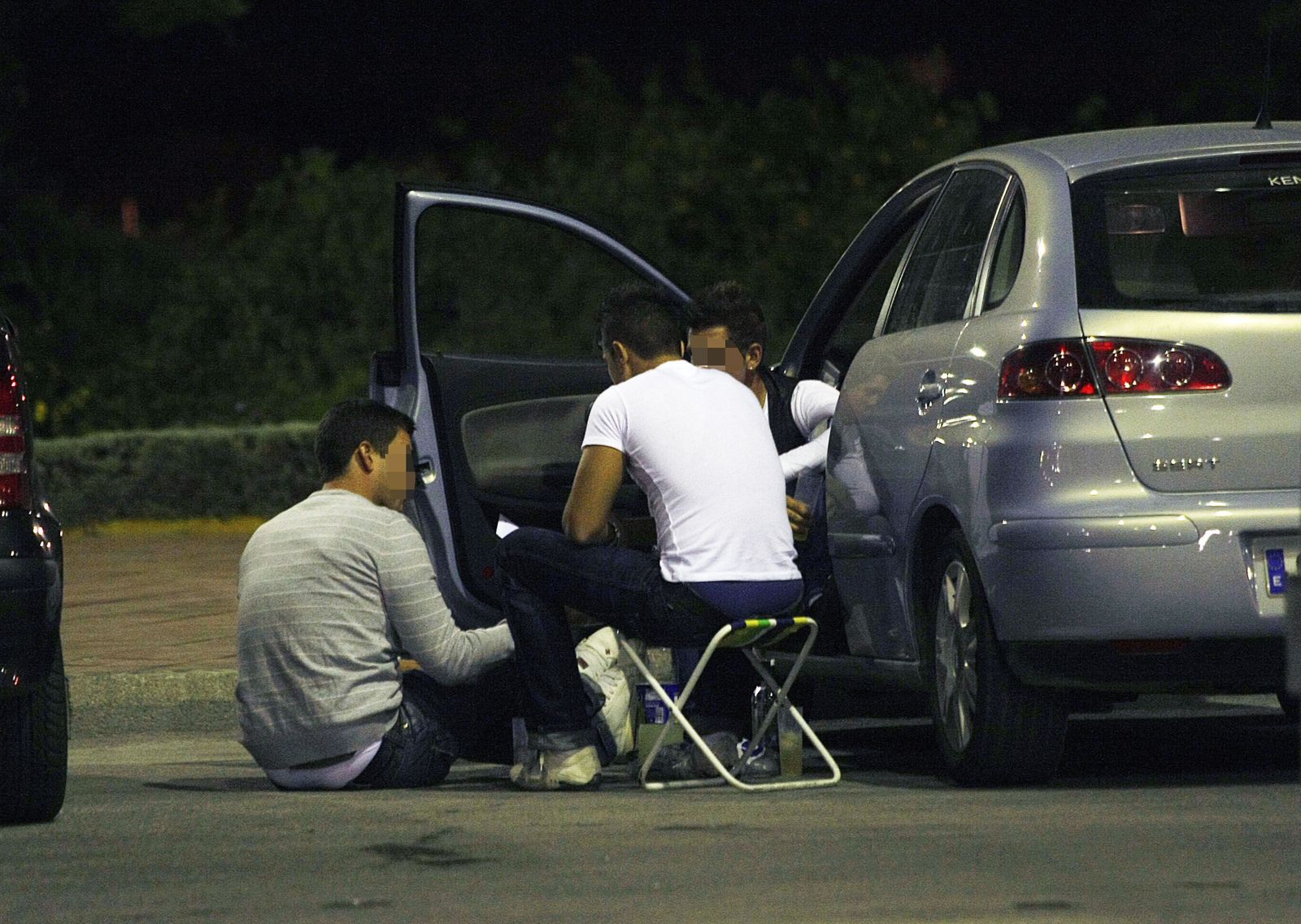 Imagen de archivo de unos jóvenes en un botellón.
