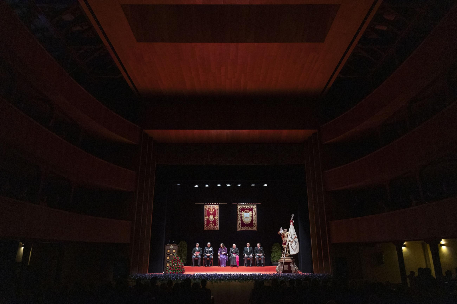 Imágenes del pregón de Semana Santa y besamanos en San Fernando el Domingo de Pasión