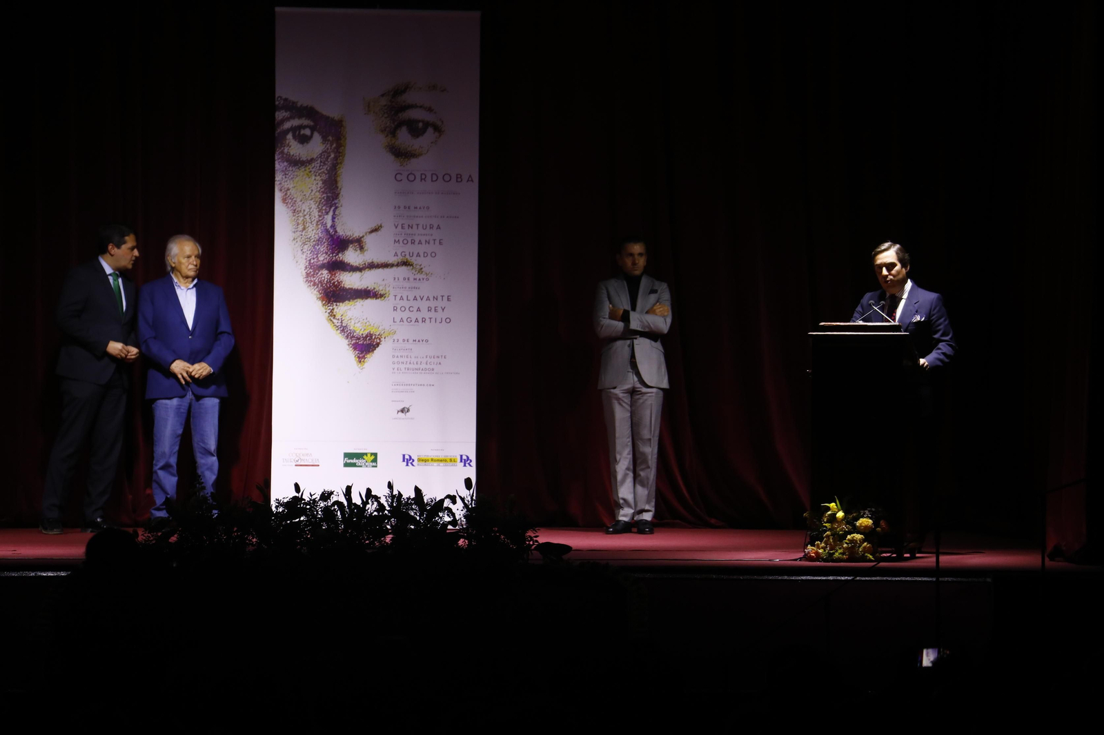 José María Garzón habla en presencia de El Cordobés, Diego Ventura y José María Bellido.