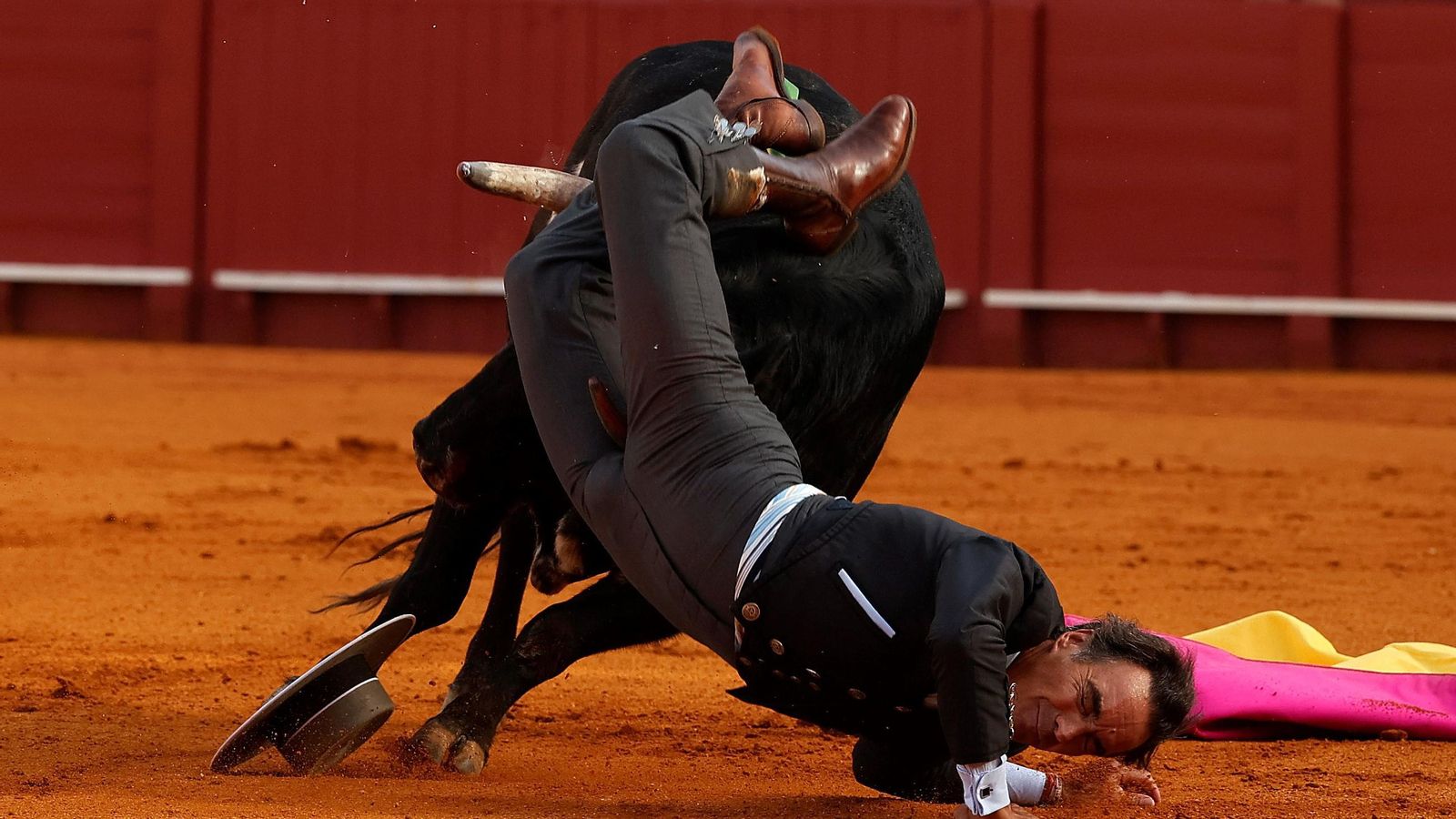 Tremenda voltereta le propinó ‘Zoletillo’ a Manuel Jesús ‘El Cid’.
