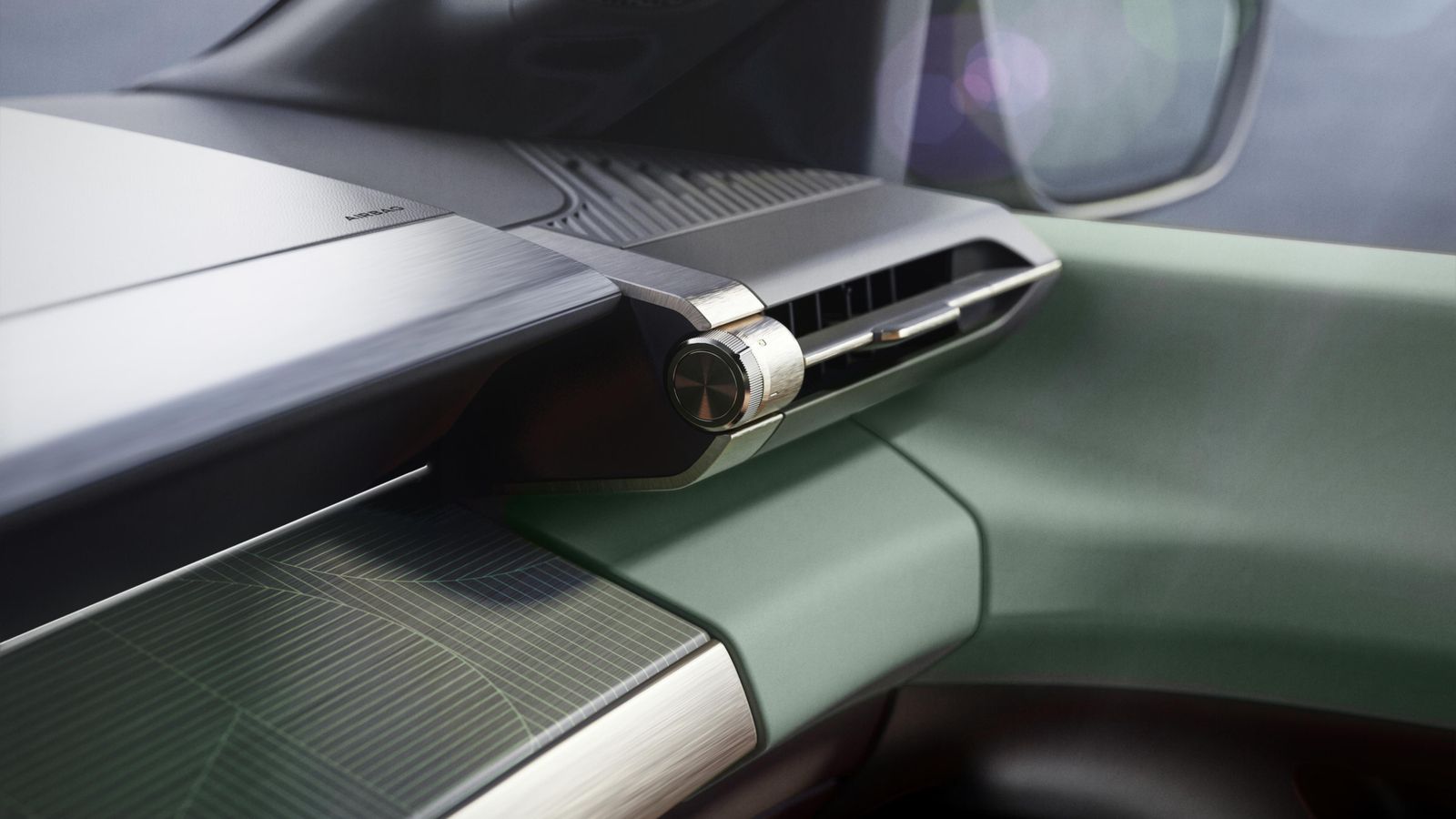 Un material de considerable prestancia se utiliza para cubrir la parte superior de las puertas y la zona inferior del salpicadero, hasta la altura de los aireadores. , la mitad de los materiales al alcance de la mano son producidos con materiales ecosostenibles.