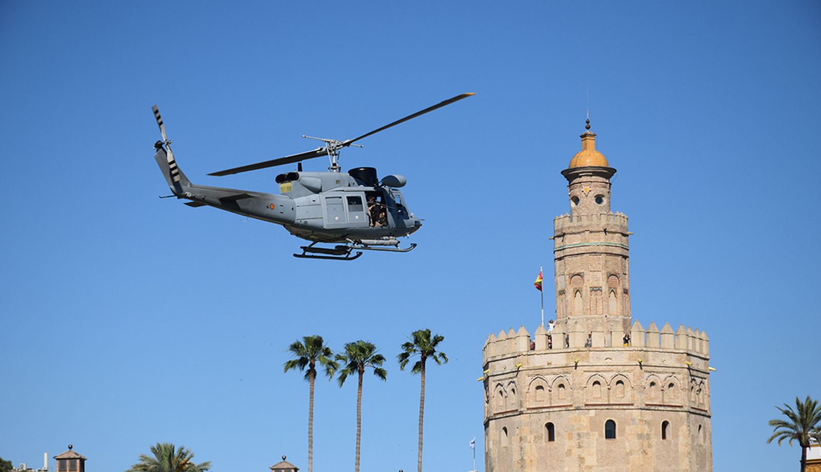 Día de las Fuerzas Armadas en Sevilla.
