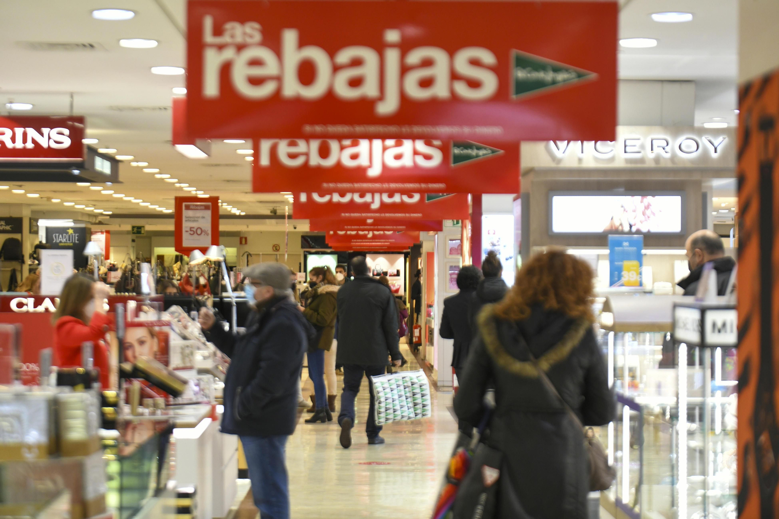 Fotos: el inicio de las rebajas en el Corte Inglés de Granada