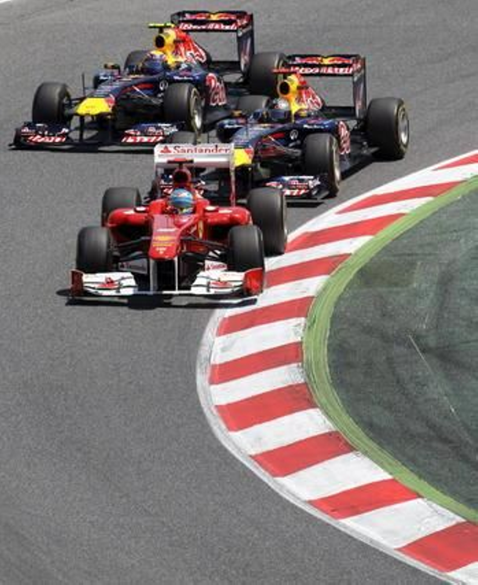 Vettel vuelve a ganar en Montmeló. Alonso acaba quinto.

Foto: EFE