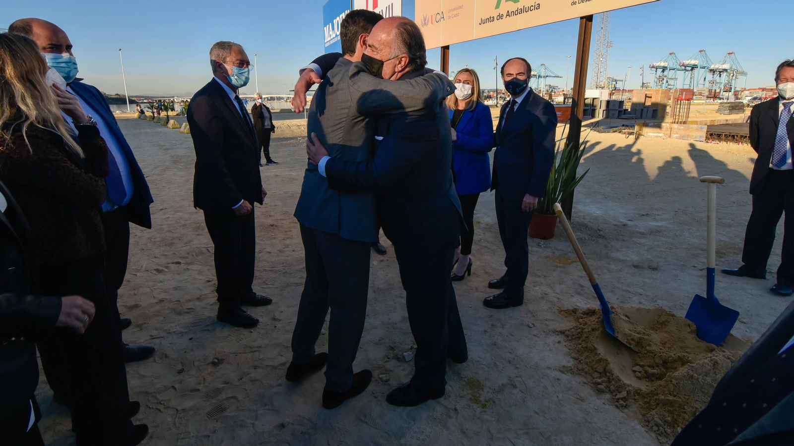 Las fotos del la visita de Juanma Moreno a las obras del Lago maritimo