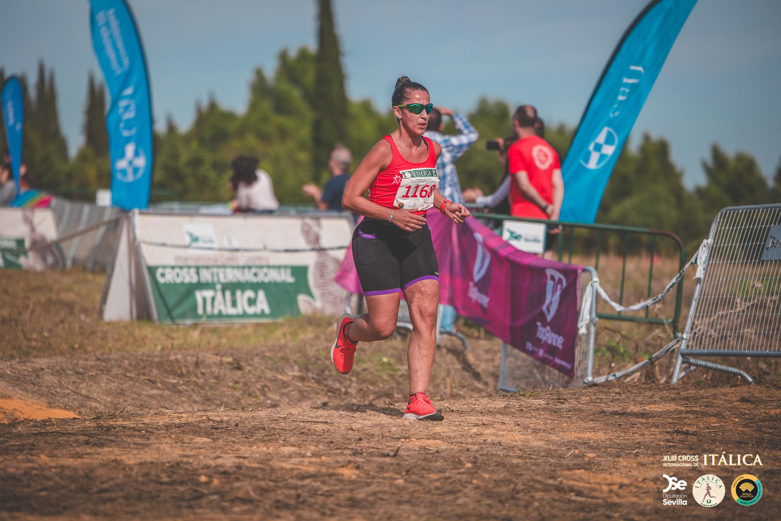 Búscate en las fotos del Cross de Itálica 2025 | 1