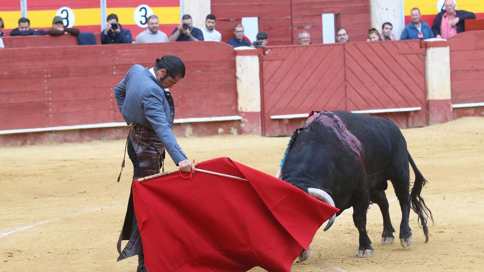 El malagueño Javier Conde no estuvo cómodo por el viento.