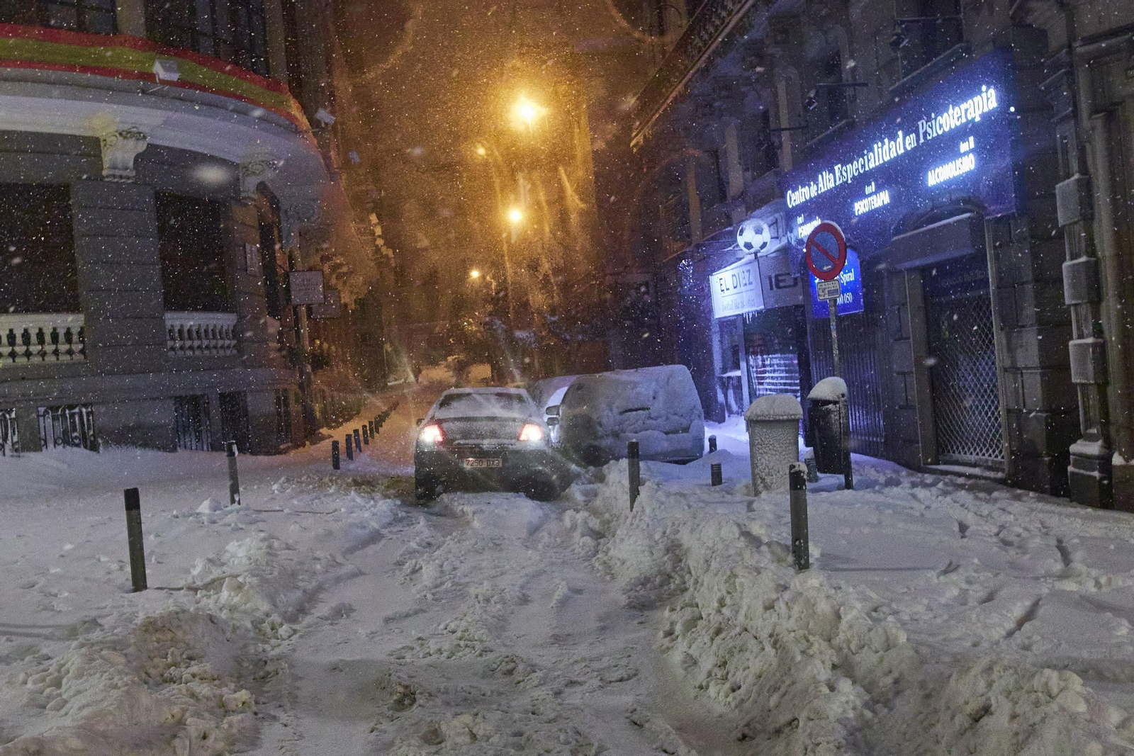 El segundo día del temporal 'Filomena' en imágenes: más nieve y caos