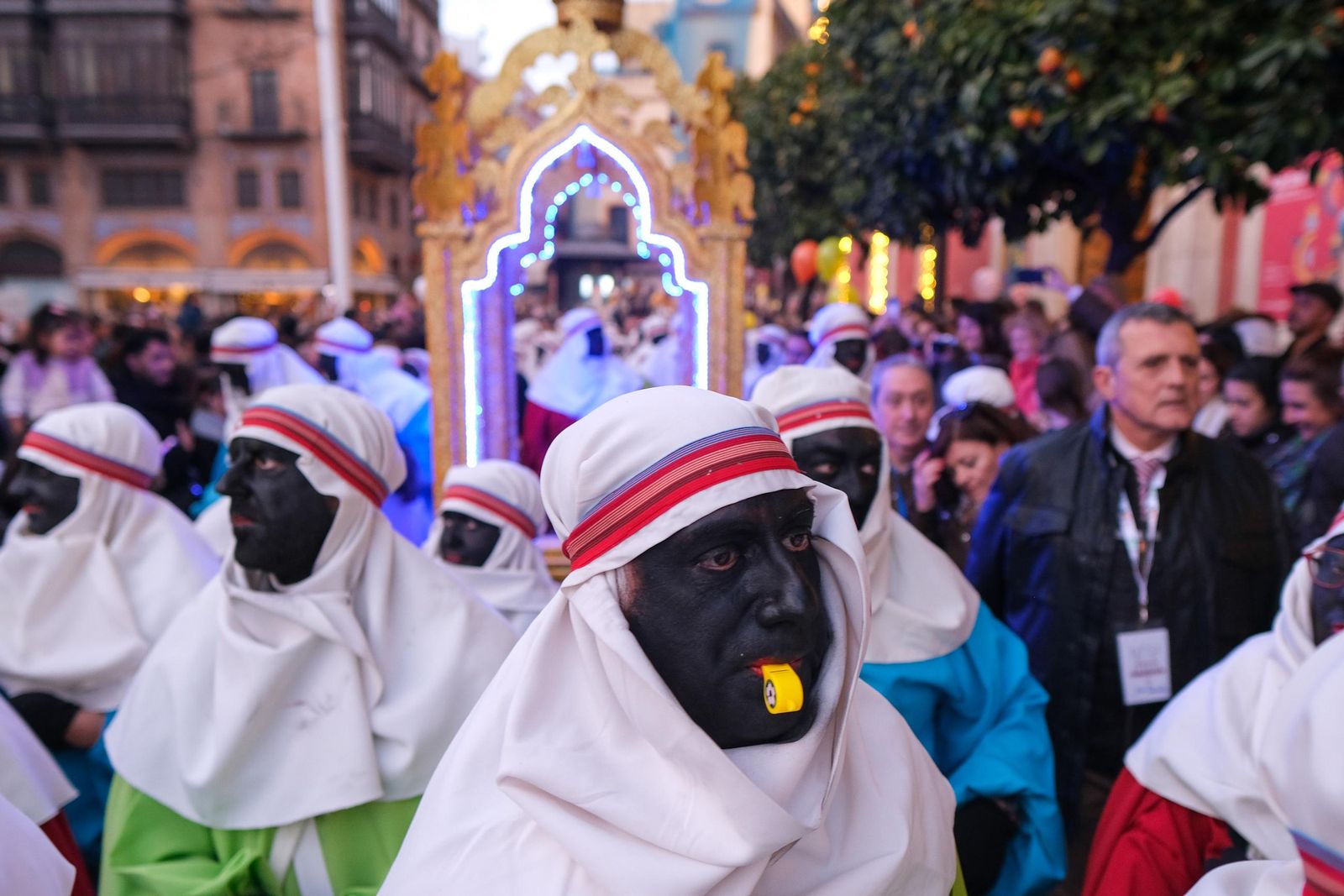 Fotos del Heraldo de los Reyes Magos en la recogida de llaves de la ciudad