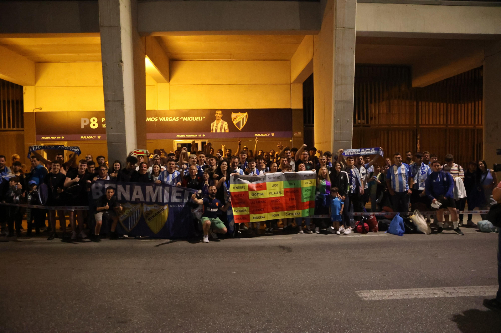 El malaguismo sale para empujar ante la Ponferradina