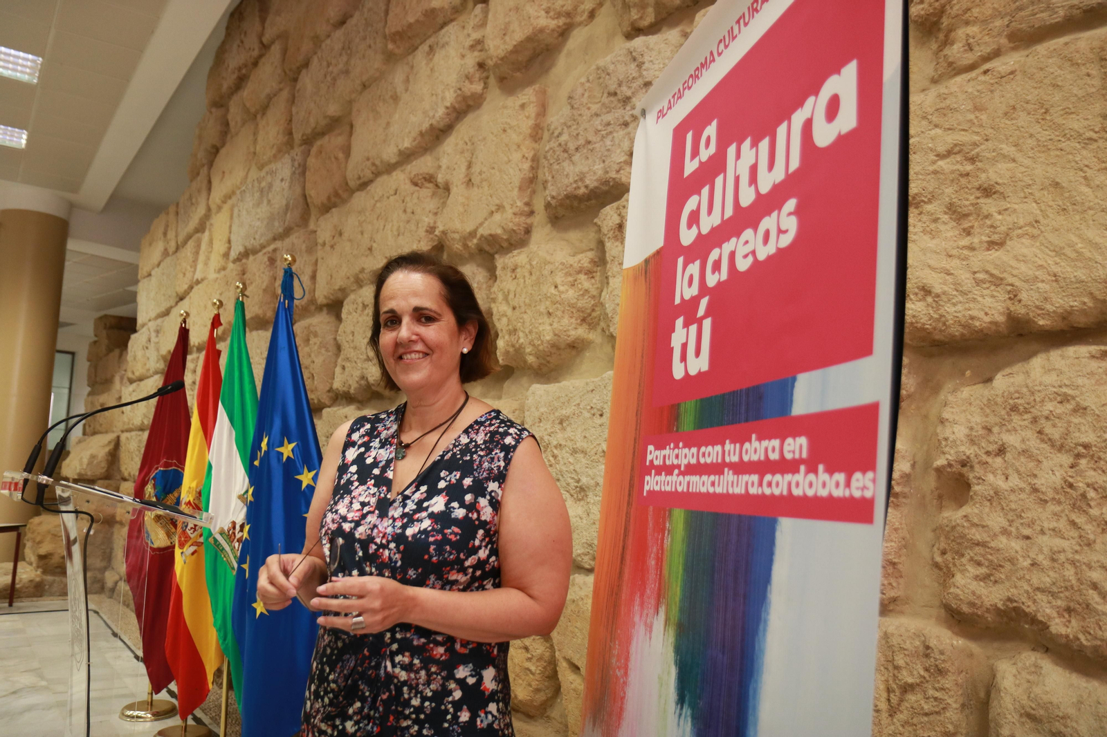 Blanca Torrent durante la presentación del proyecto.