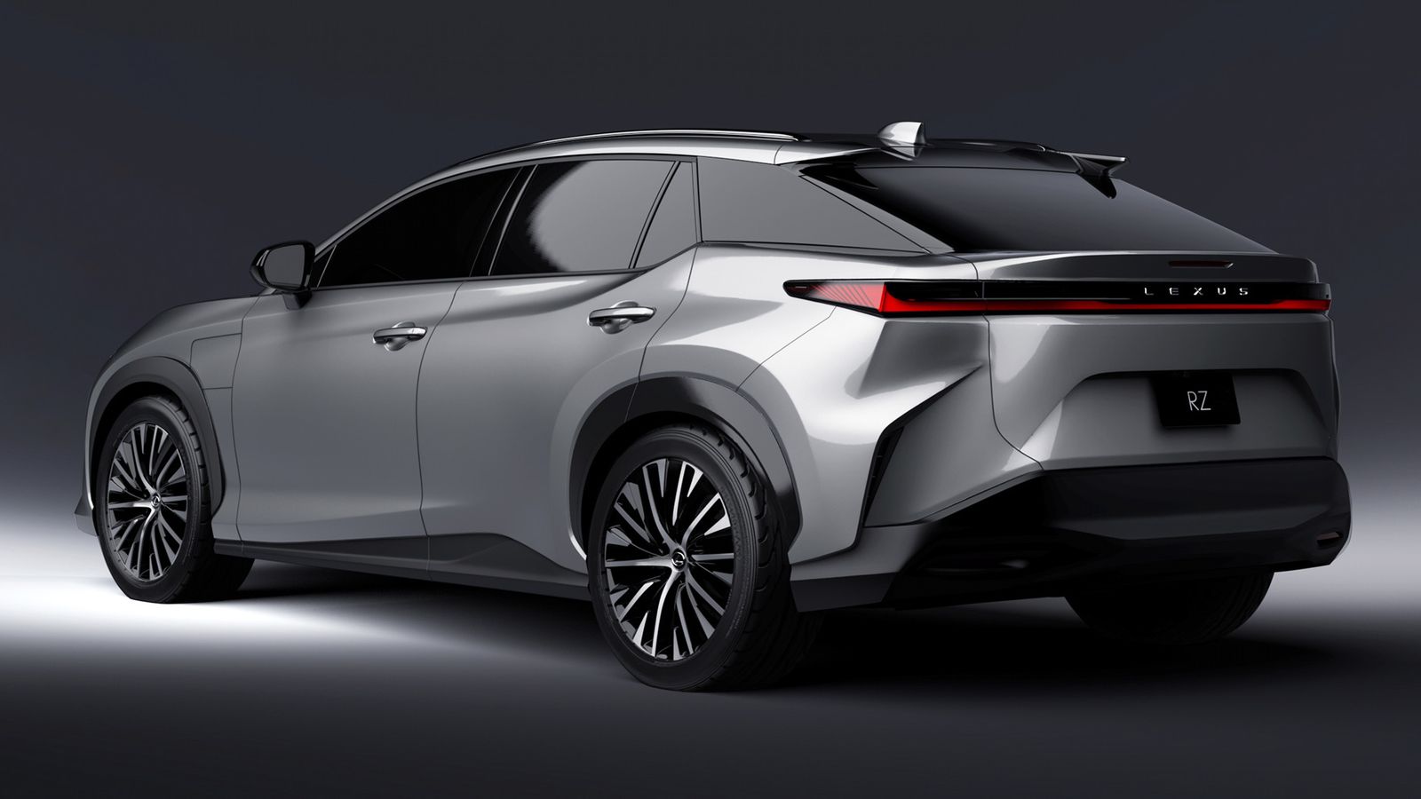 El pilar trasero en color negro da un aspecto de mayor elegancia a este Lexus, con atributos característicos de todos los nuevos SUV de la marca como las grandes entradas y salidas de aire.