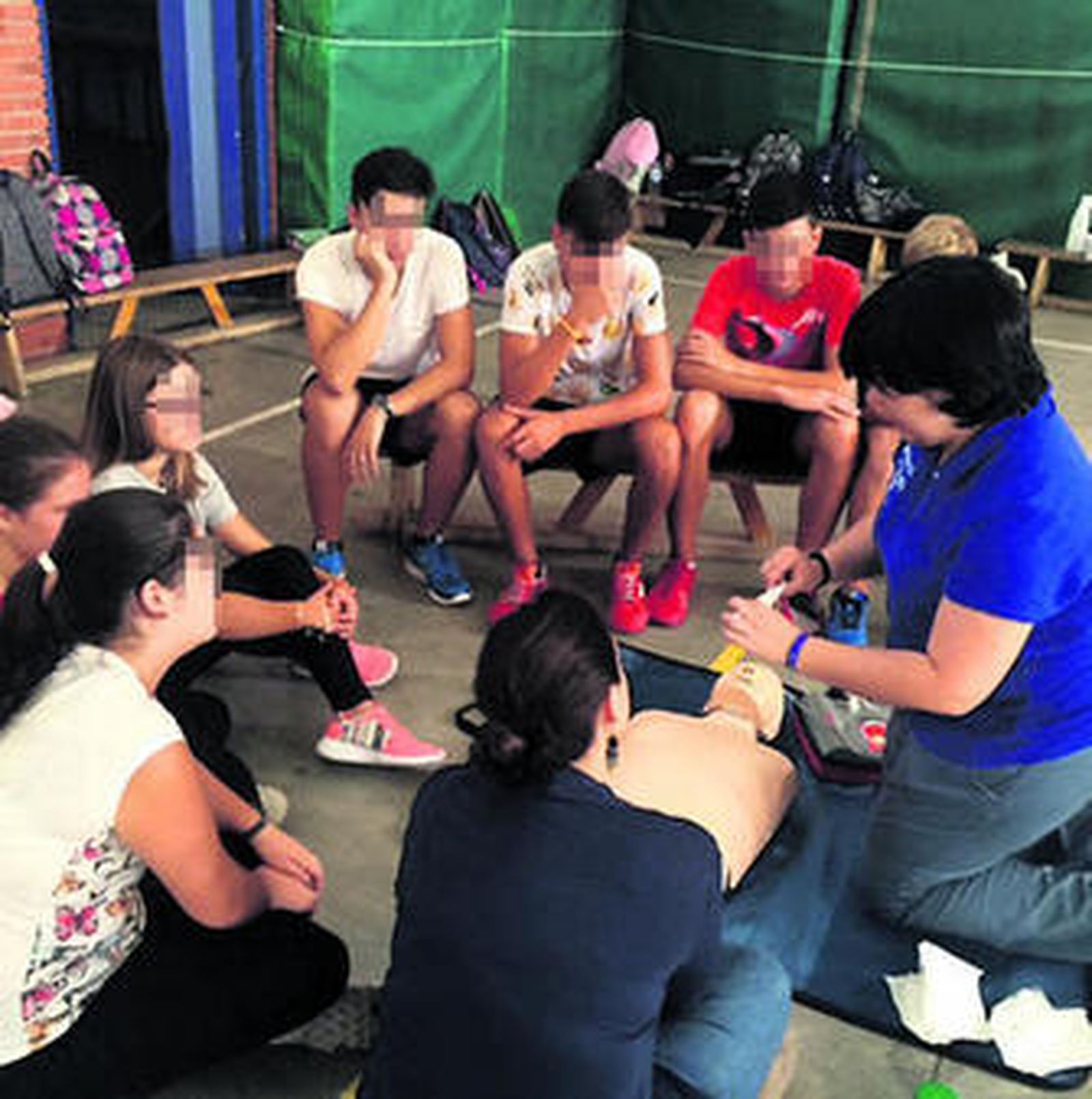 Sesión de RCP en el Instituto Saltés.