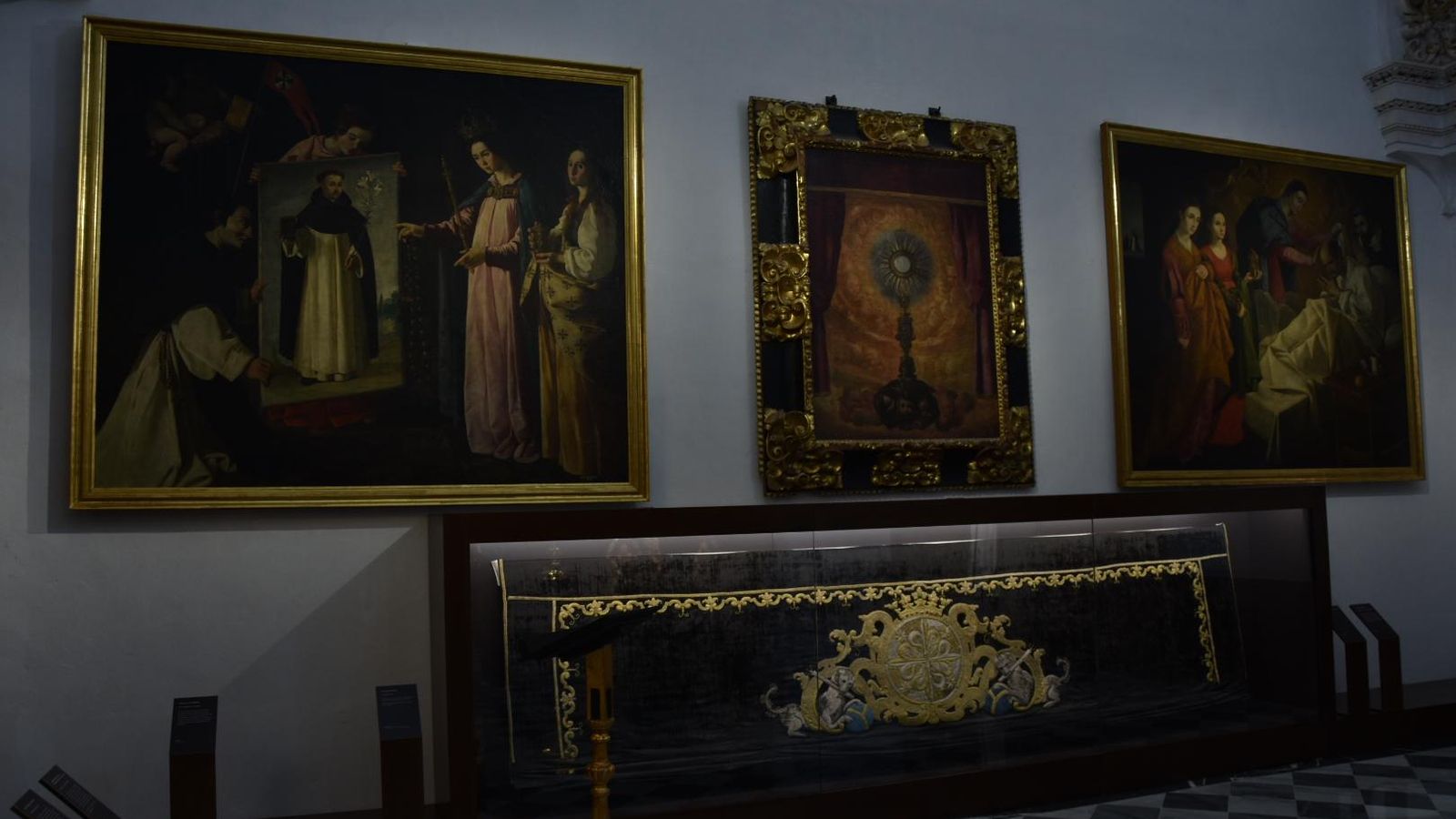 Los tres Zurbaranes expuestos.