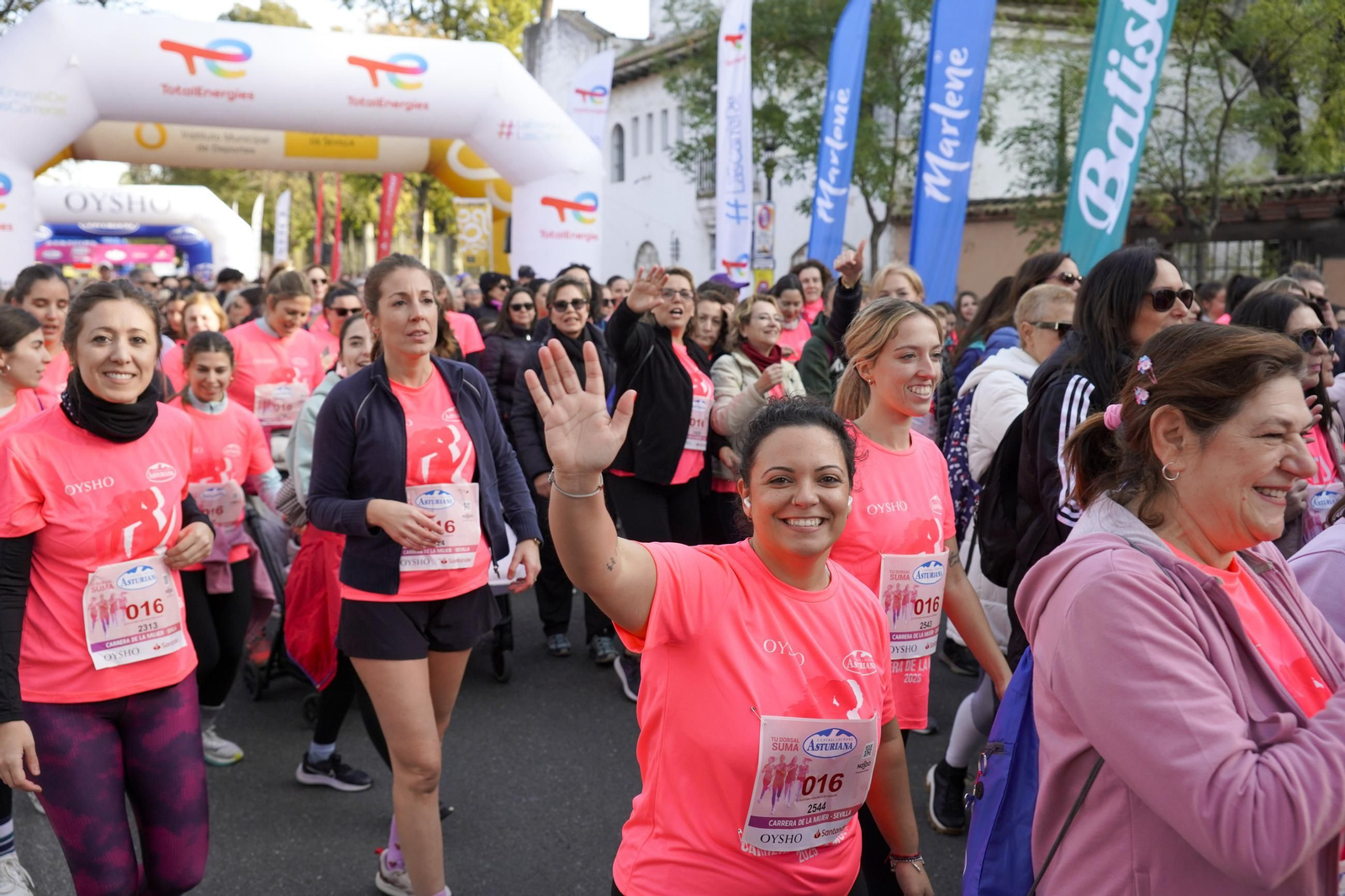 Búscate en las fotos de la Carrera de la Mujer de Sevilla