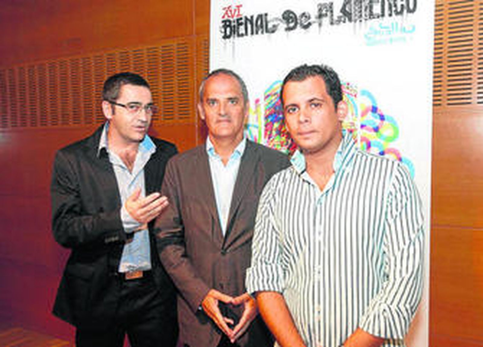 Domingo González, de la Bienal, Francisco del Río, de Cajasol, y Raúl Perales, del IAJ.