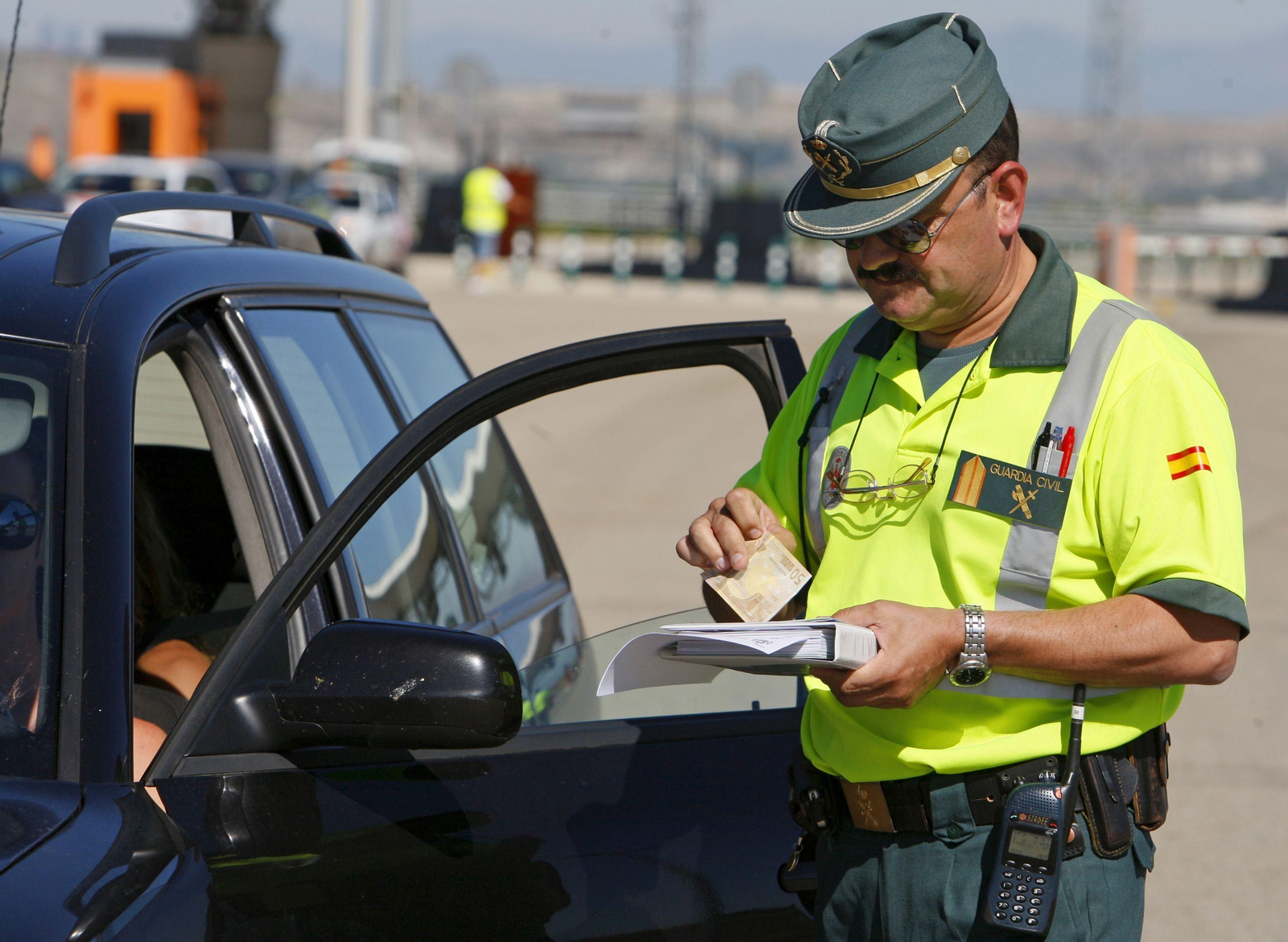 Estas son las infracciones y multas que te pueden poner al volante si vas a viajar desde Huelva este festivo Estas son las infracciones y multas que te pueden poner al volante si vas a viajar desde Huelva este festivo
