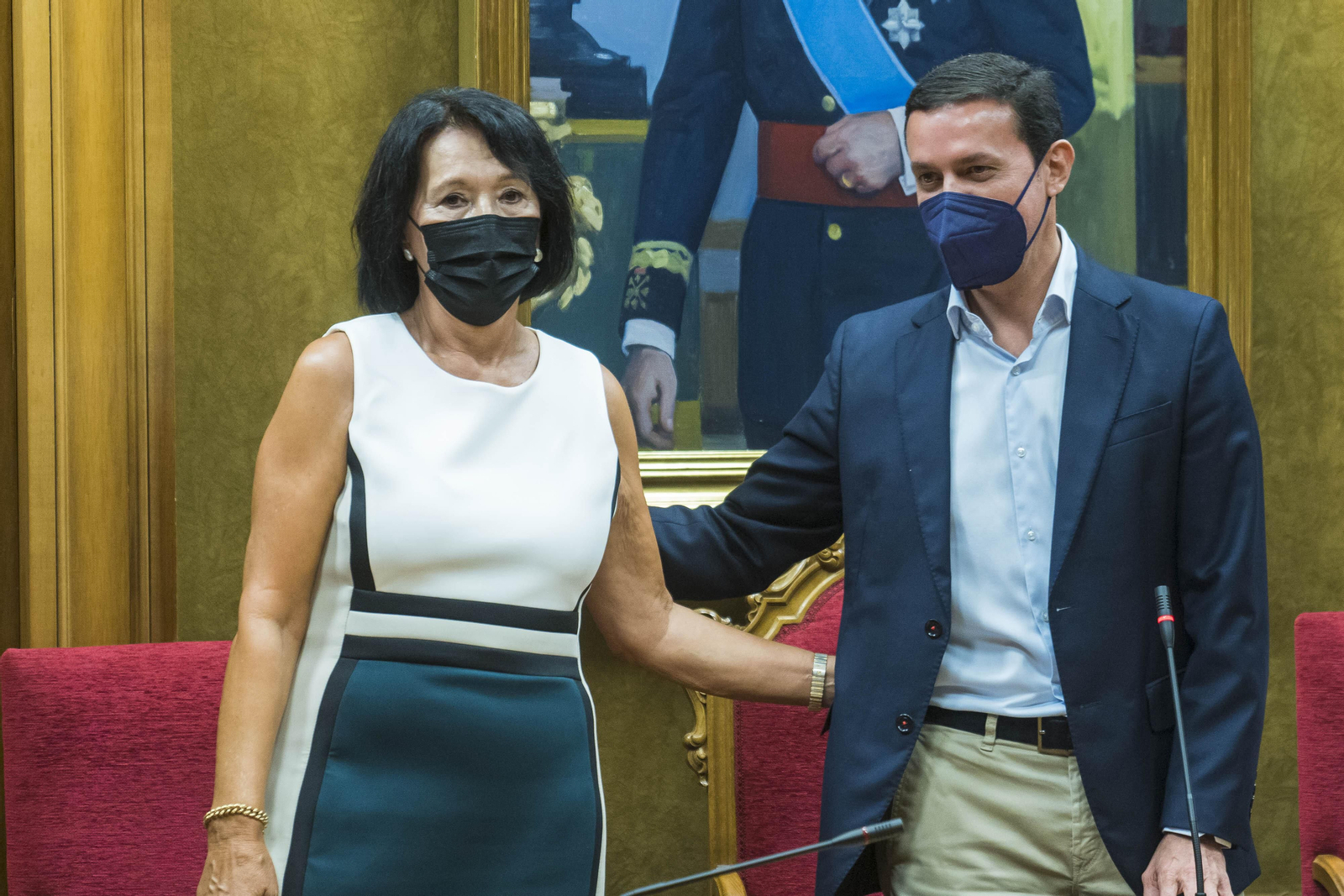 Pepa Balsells junto a Javier A. García, presidente de la Diputación de Almería.