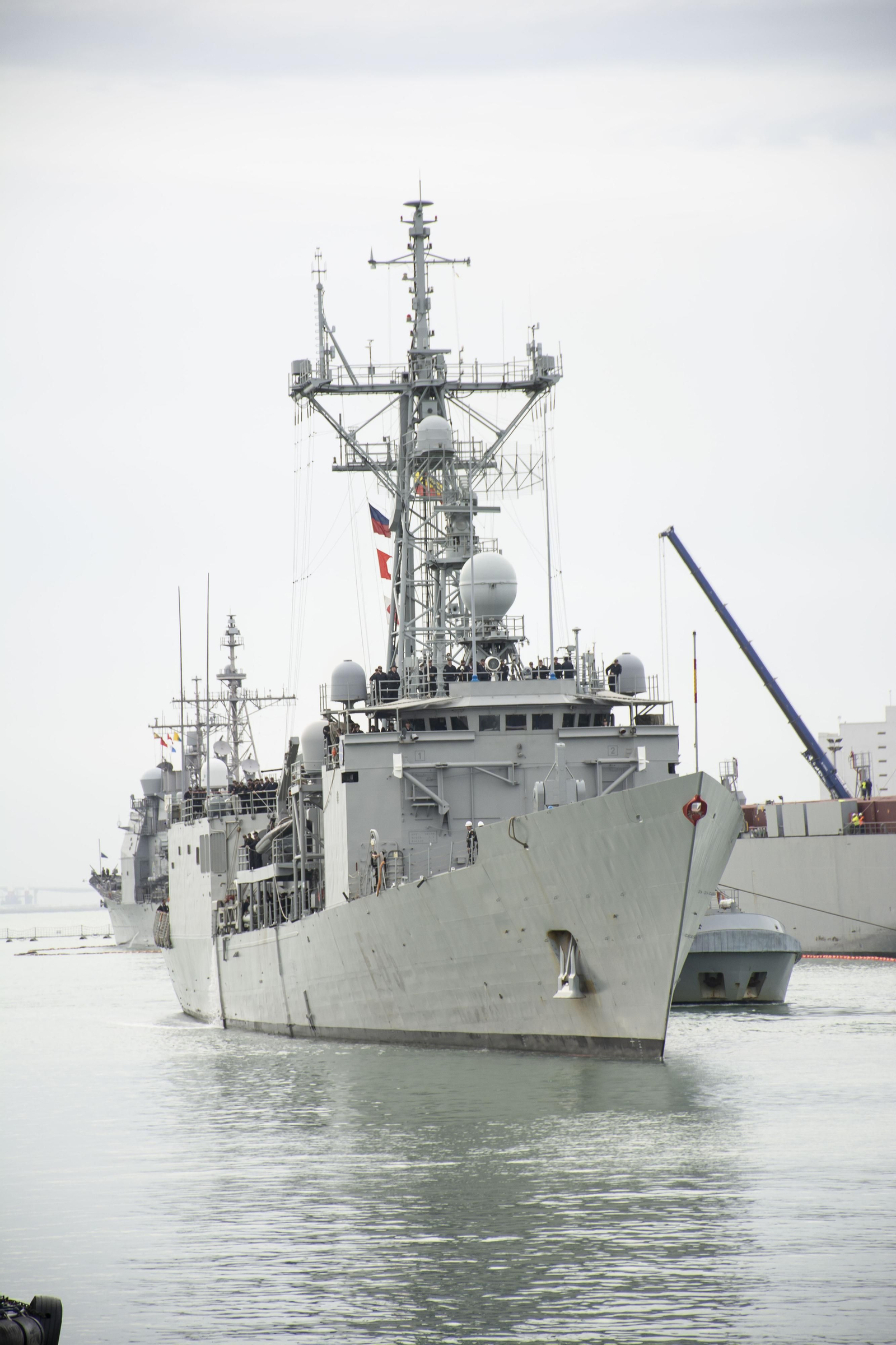 Armada: Así ha sido el recibimiento a la fragata 'Navarra' a la Base de Rota