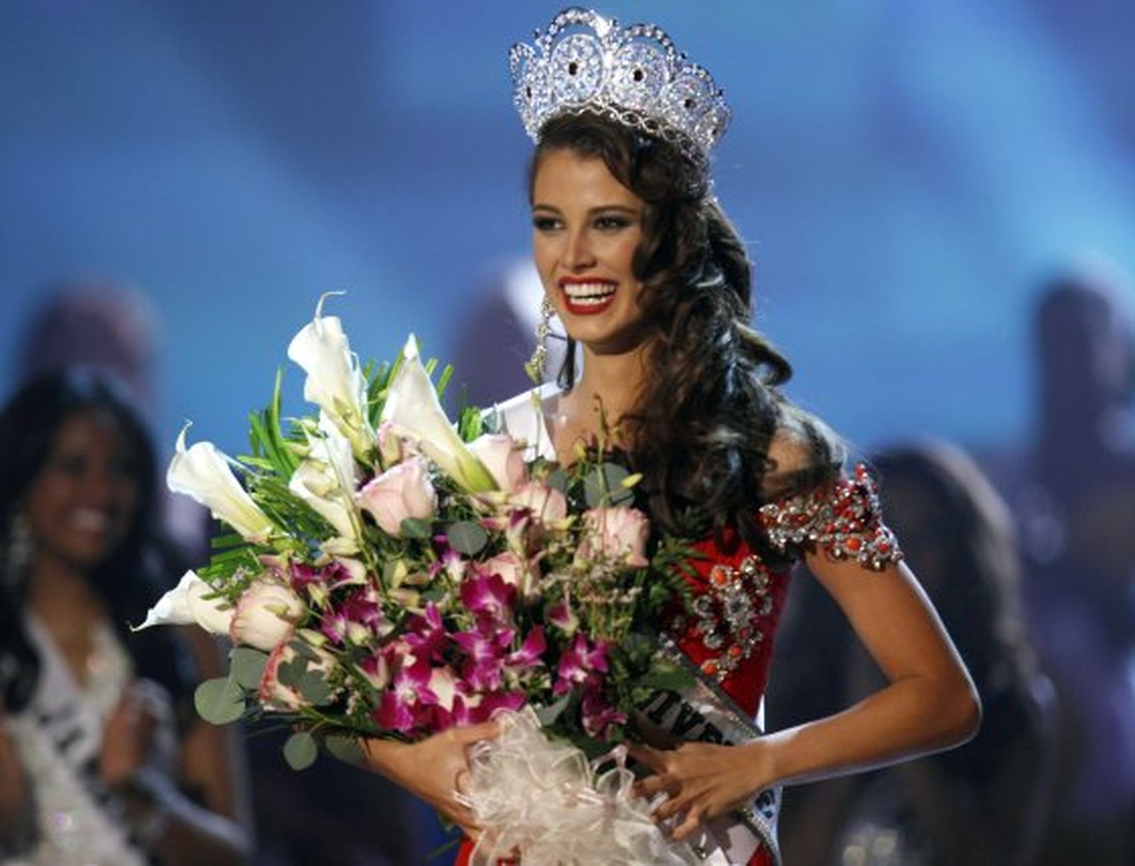 La venezolana Stefanía Fernández conquista la corona de Miss Universo