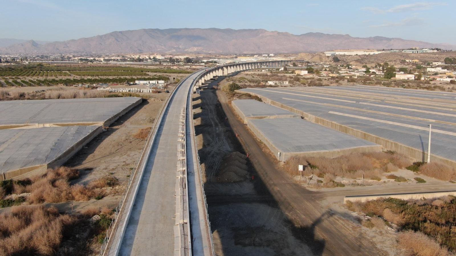 Desarrollo del trazado de la línea sobre el río Andarax Desarrollo del trazado de la línea sobre el río Andarax