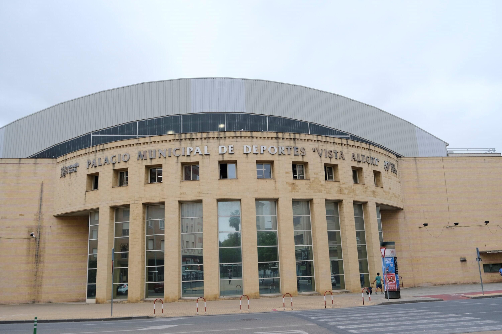 Fachada del Palacio Municipal de Deportes Vista Alegre. Fachada del Palacio Municipal de Deportes Vista Alegre.