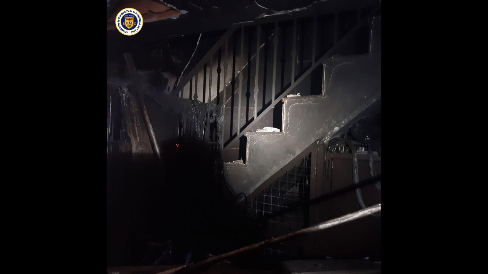 Incendio en un garaje de la avenida Oceanía de Algeciras. Incendio en un garaje de la avenida Oceanía de Algeciras.