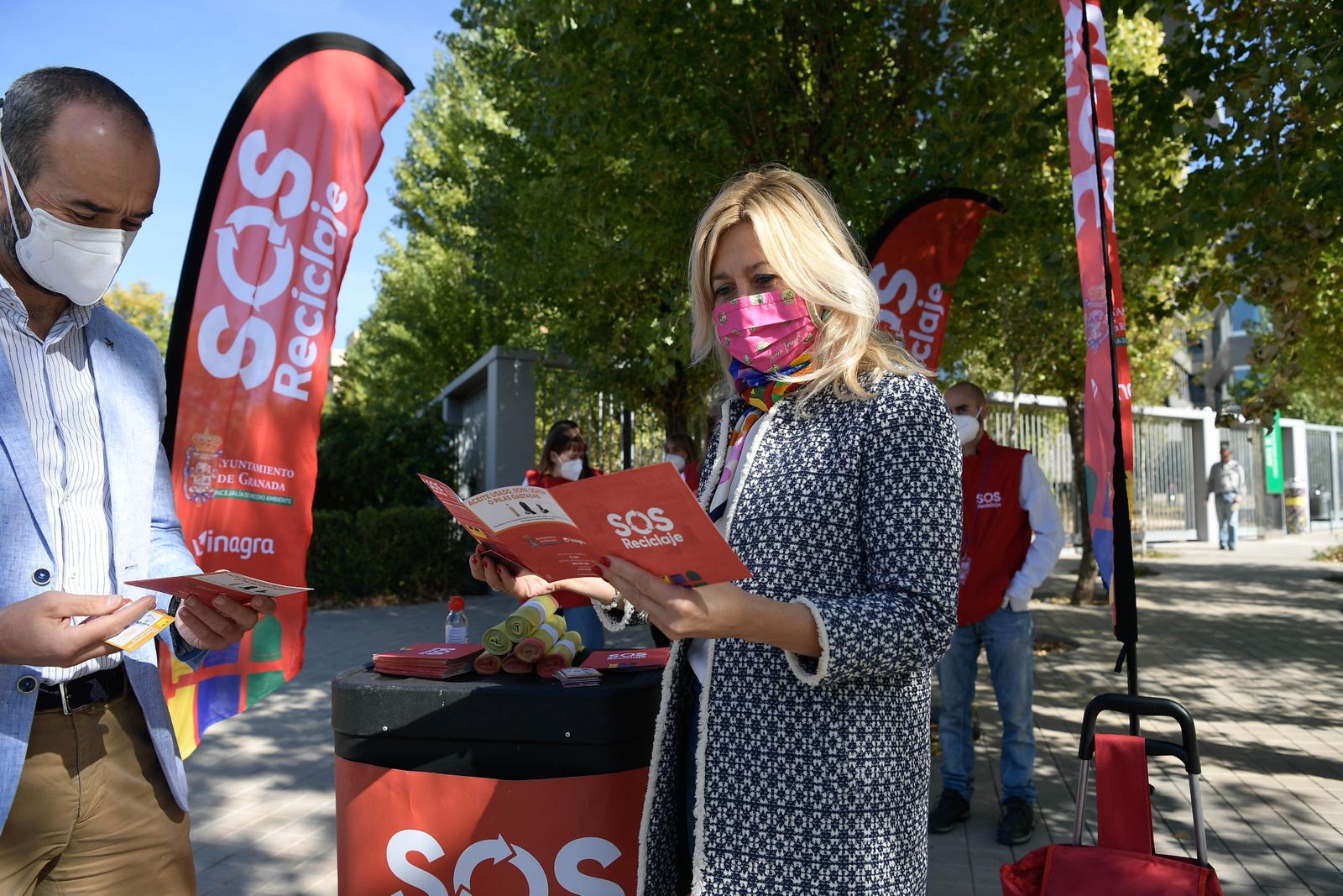 Fotos de la campaña 'Sos reciclaje' en Granada