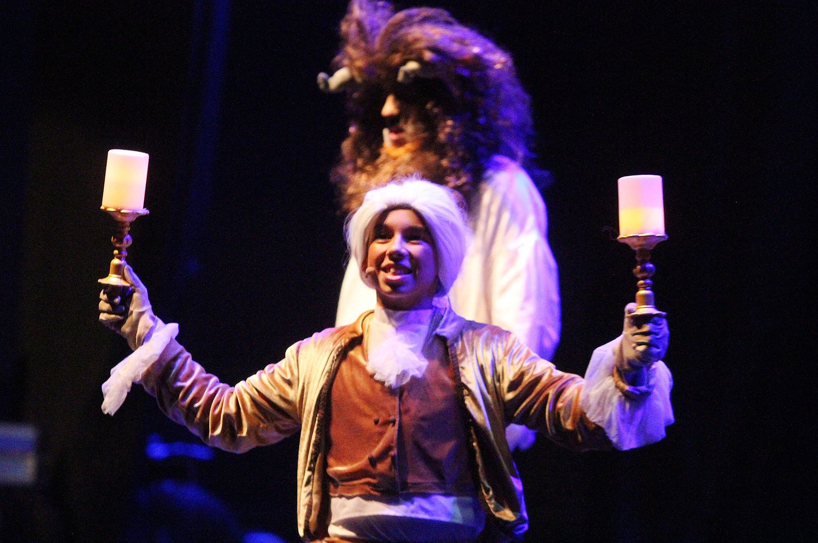 Imágenes de la representación 'El Ala Oeste' basado en la película de Disney 'La Bella y la Bestia'.