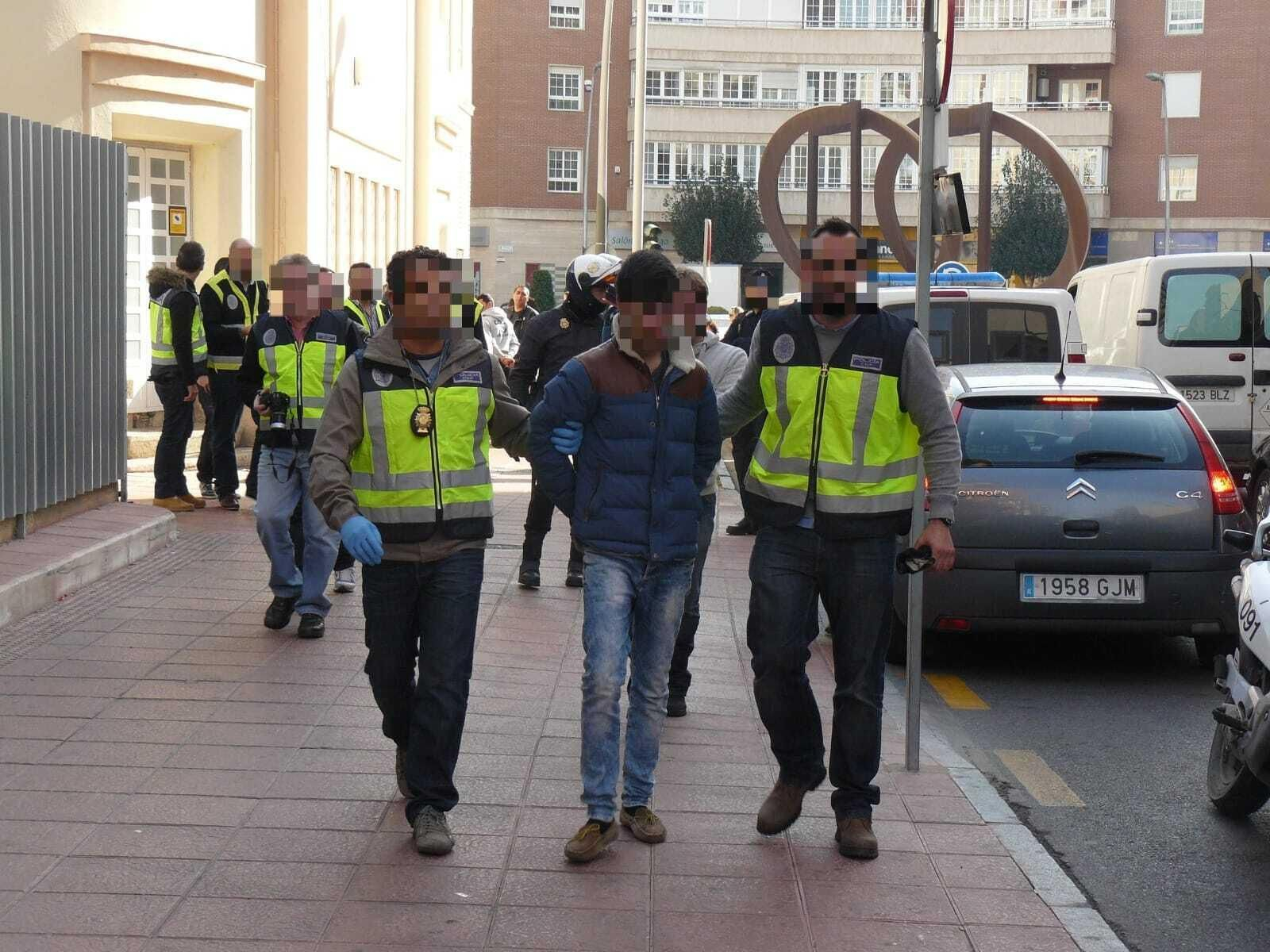 Una de las redadas llevada a cabo por la Policía Nacional en la zona que terminó con dos detenidos. Una de las redadas llevada a cabo por la Policía Nacional en la zona que terminó con dos detenidos.