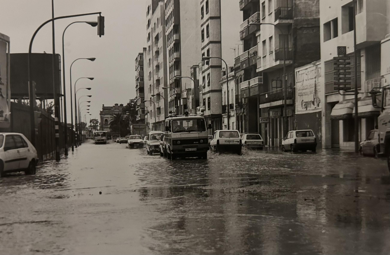 Avenida de Italia llena de agua en 1996.