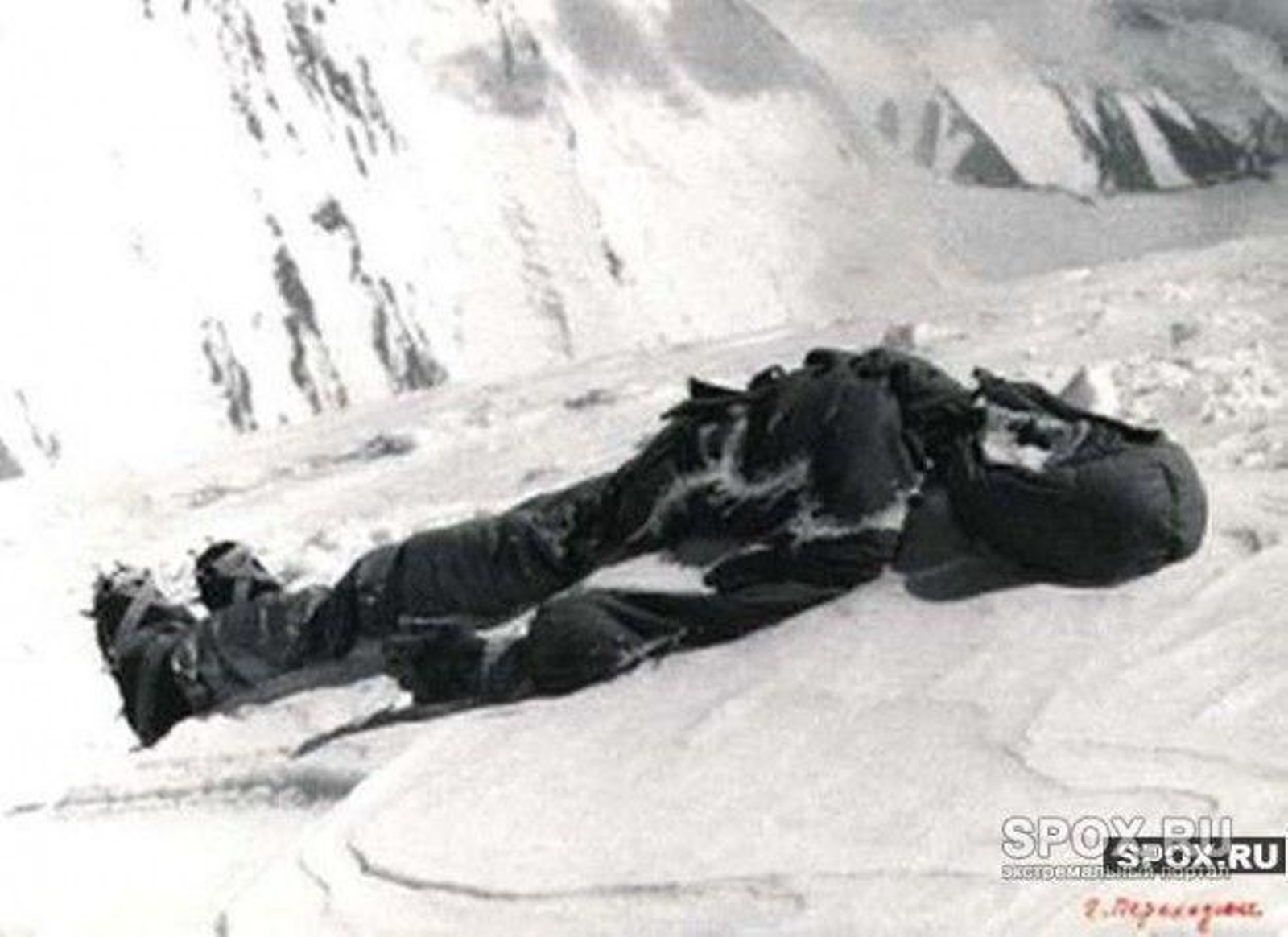 La truculenta ascensión entre muertos al monte Everest La truculenta ascensión entre muertos al monte Everest