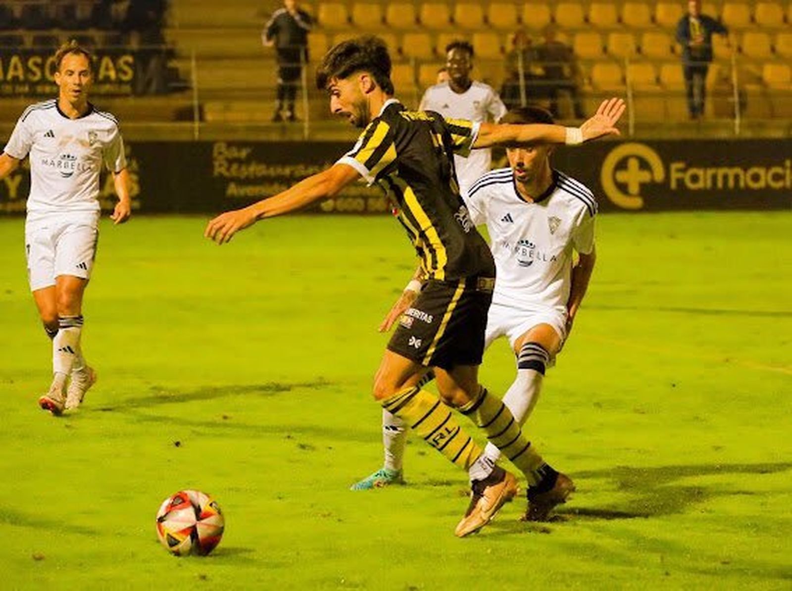 Un momento del San Roque-Marbella de la pasada jornada.