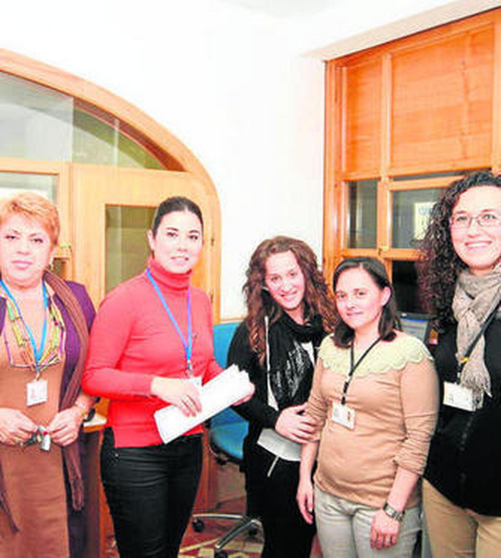 Integrantes del equipo de atención de la cita 'on line'.