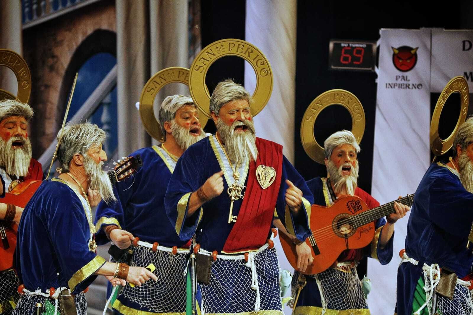 Un momento de la chirigota del Sheriff 'Los del veredicto'