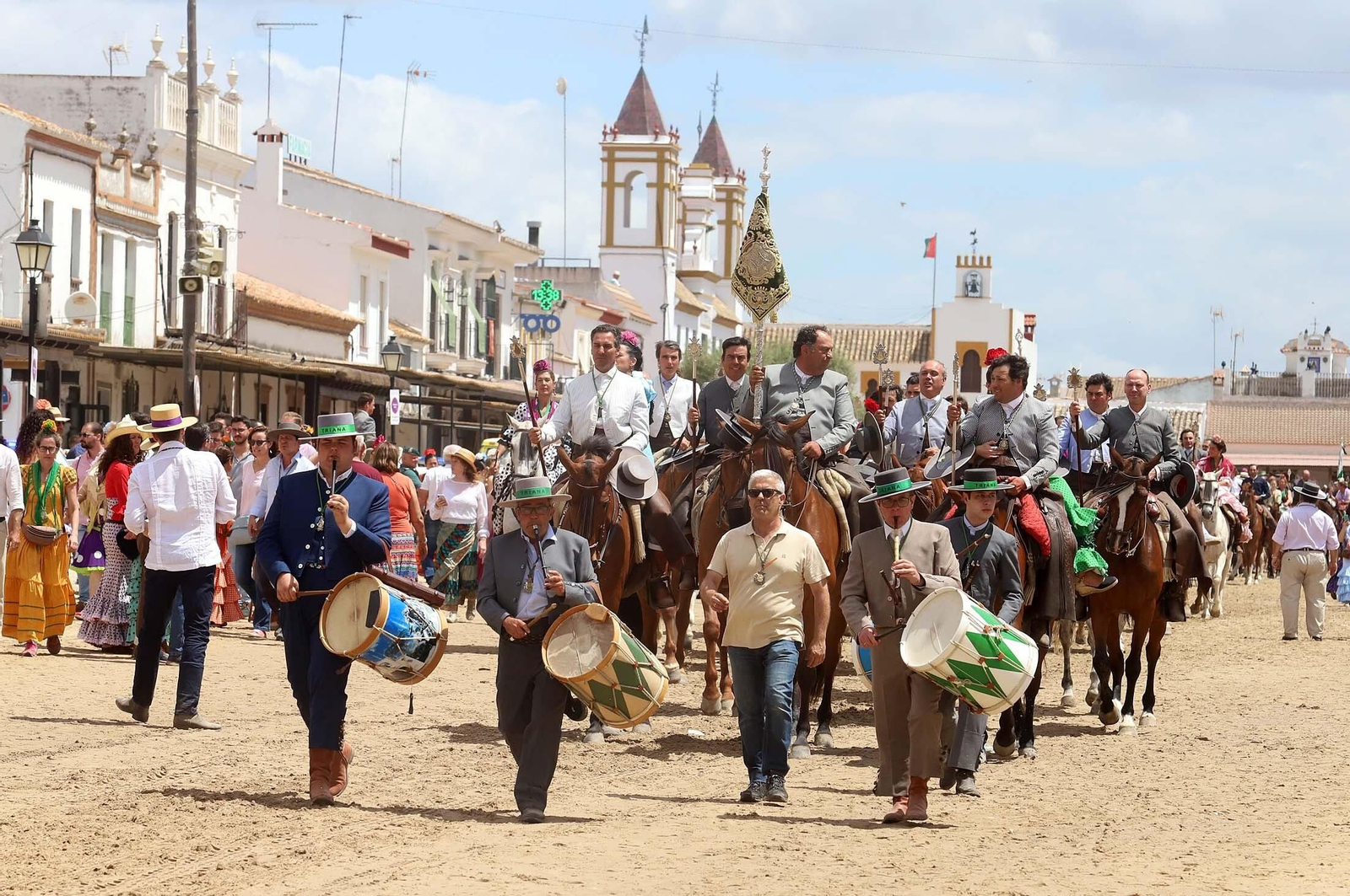 Imágenes del ambiente El Rocío y en Casas de Hermandades