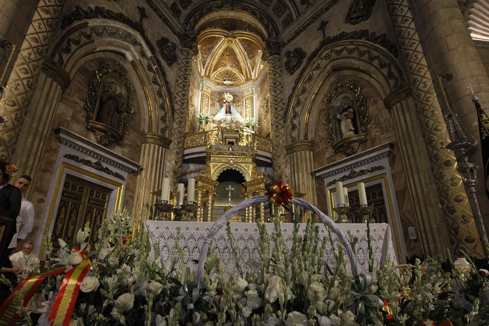 Fotogalería ofrenda floral a la Virgen del Mar. Feria de Almería 2019